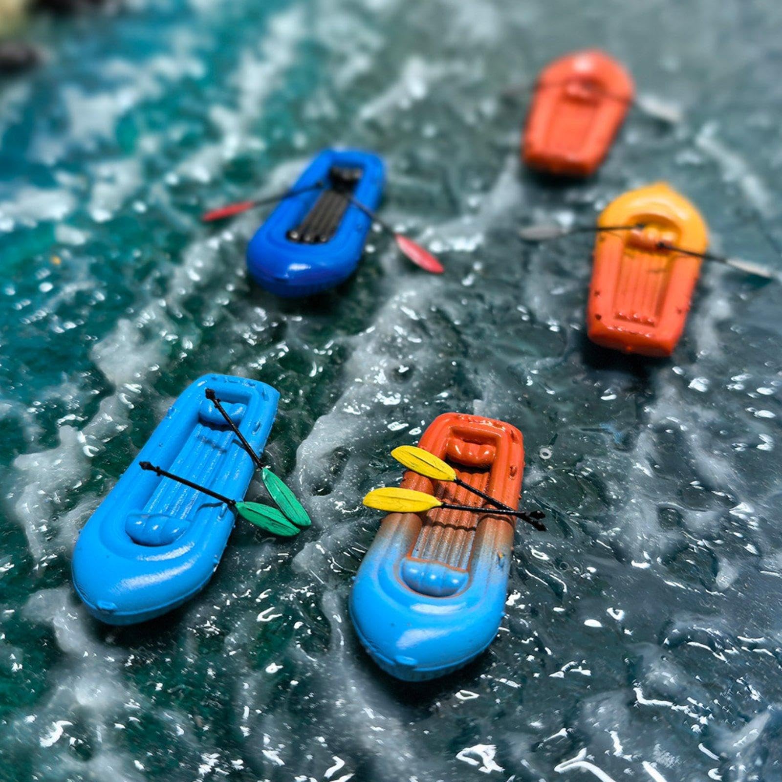 5 Pezzi Modello Kayak Bambola Miniatura Gommone Accessori Raft Barca Micro Resina Adatto per Gioco Ragazzi Decorazione Sport Acquatici Ferrovia