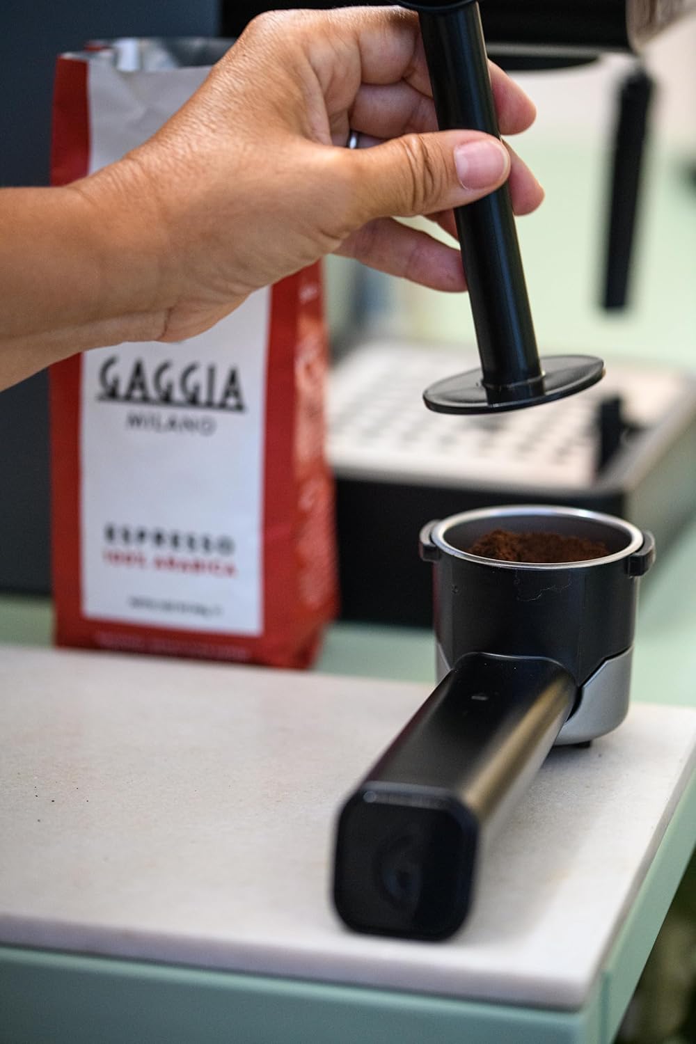 Gaggia EG2109 BLACK Macchina Manuale da Caffè Espresso, Macinato o Cialde, Sistema POD per Espressi Cremosi Con Cialde, Pre-Infusione Automatica, Nuovo Modello 2023, 100% Made in Italy