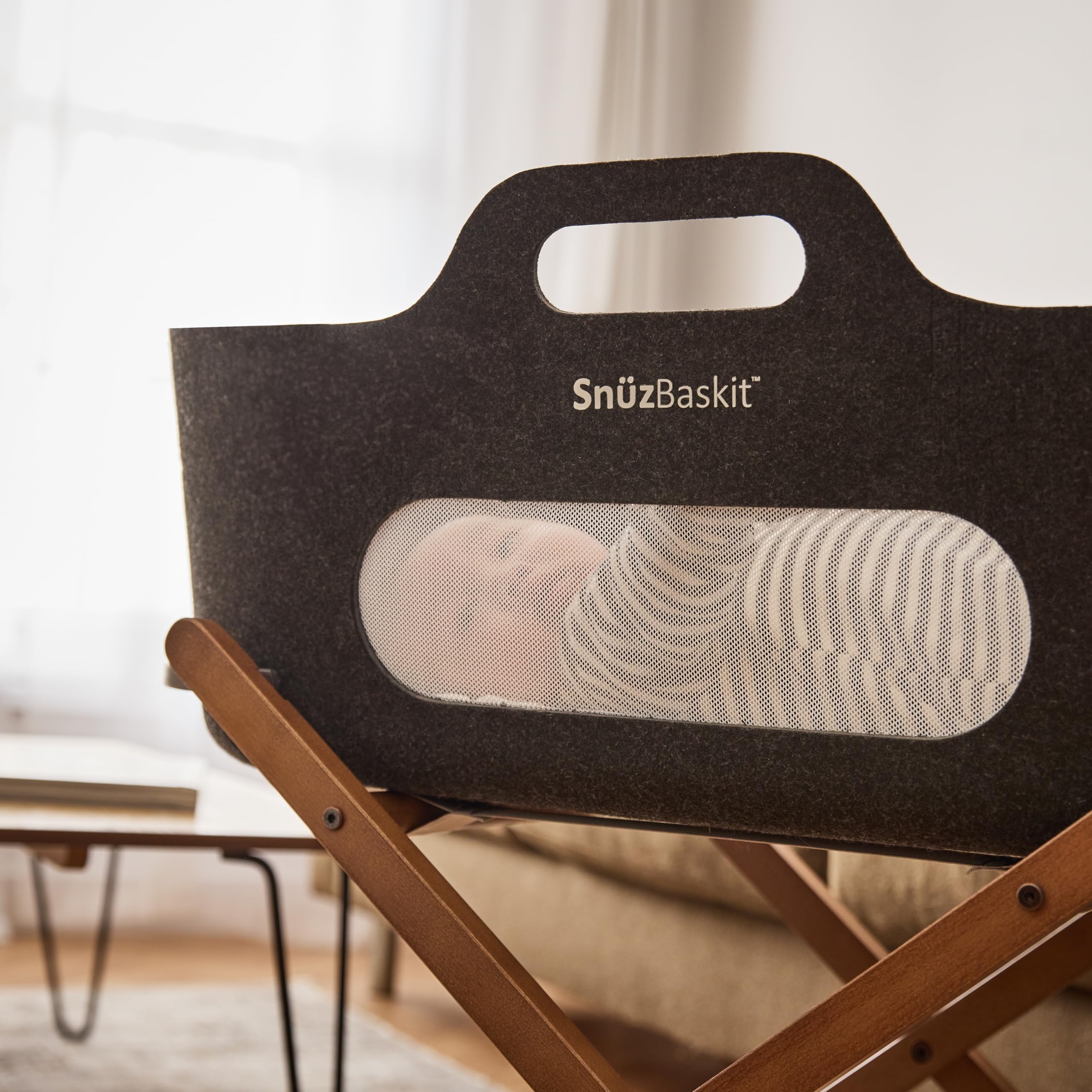 Snuz SnuzBaskit, Holz, Graphit & Walnuss, Babykorb und Ständer