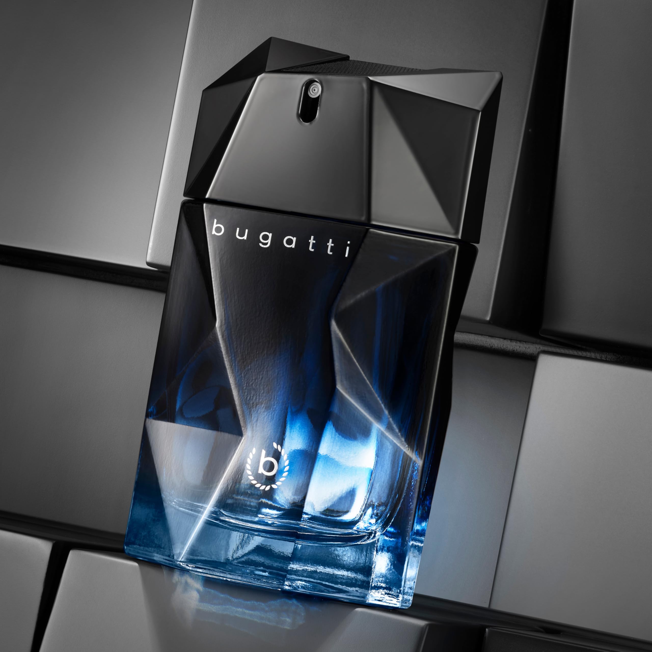bugatti Parfum pour homme « Unlimited Blue » 100 ml I Eau de toilette pour homme avec citron, pastèque, bois de santal et bois de cèdre I Vivifiant, dynamique et moderne I Parfum aromatique aquatique