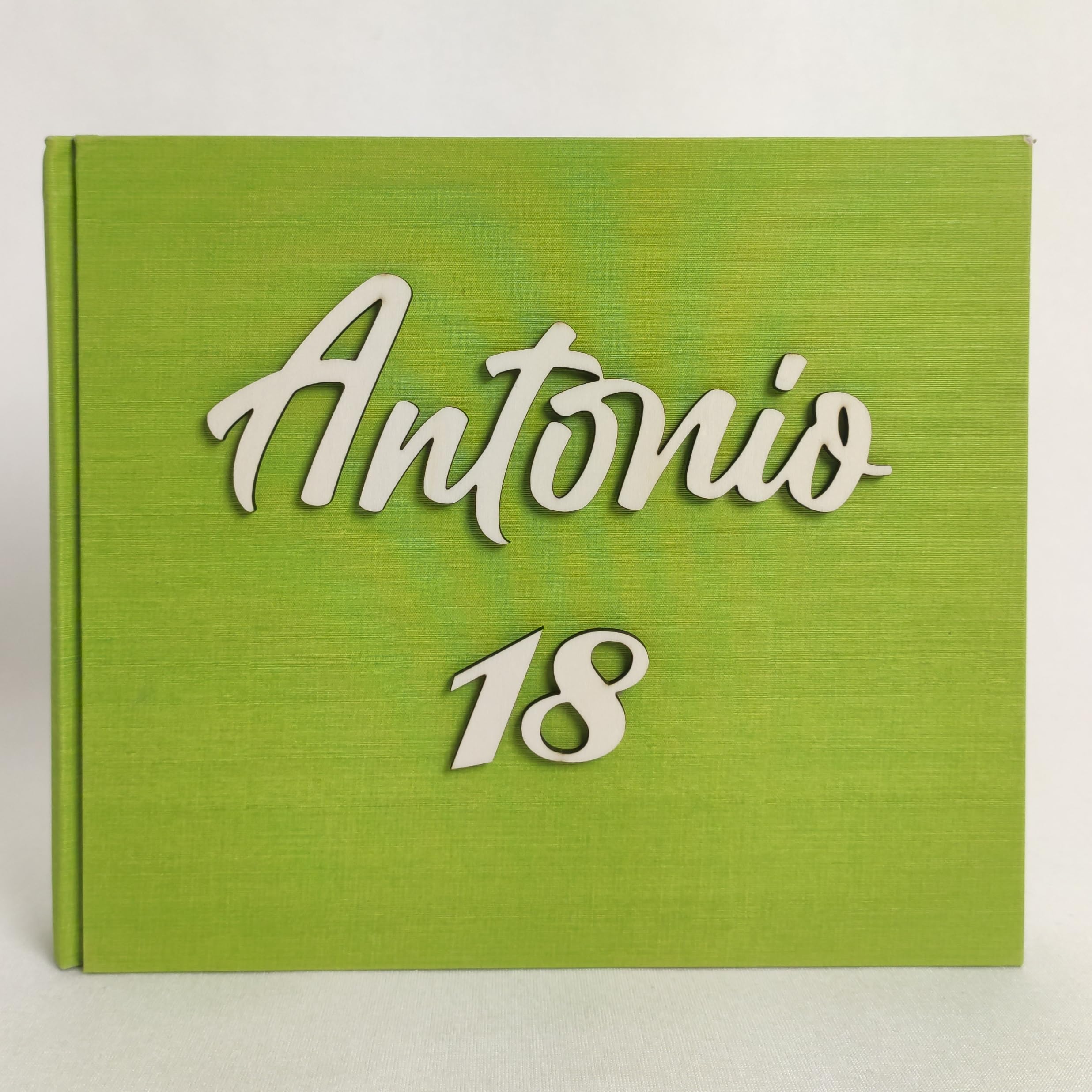 Album fotografico 18 anni artigianale in tela di lino con nome e numero in legno regalo originale qualsiasi compleanno anniversario legnoegrafite