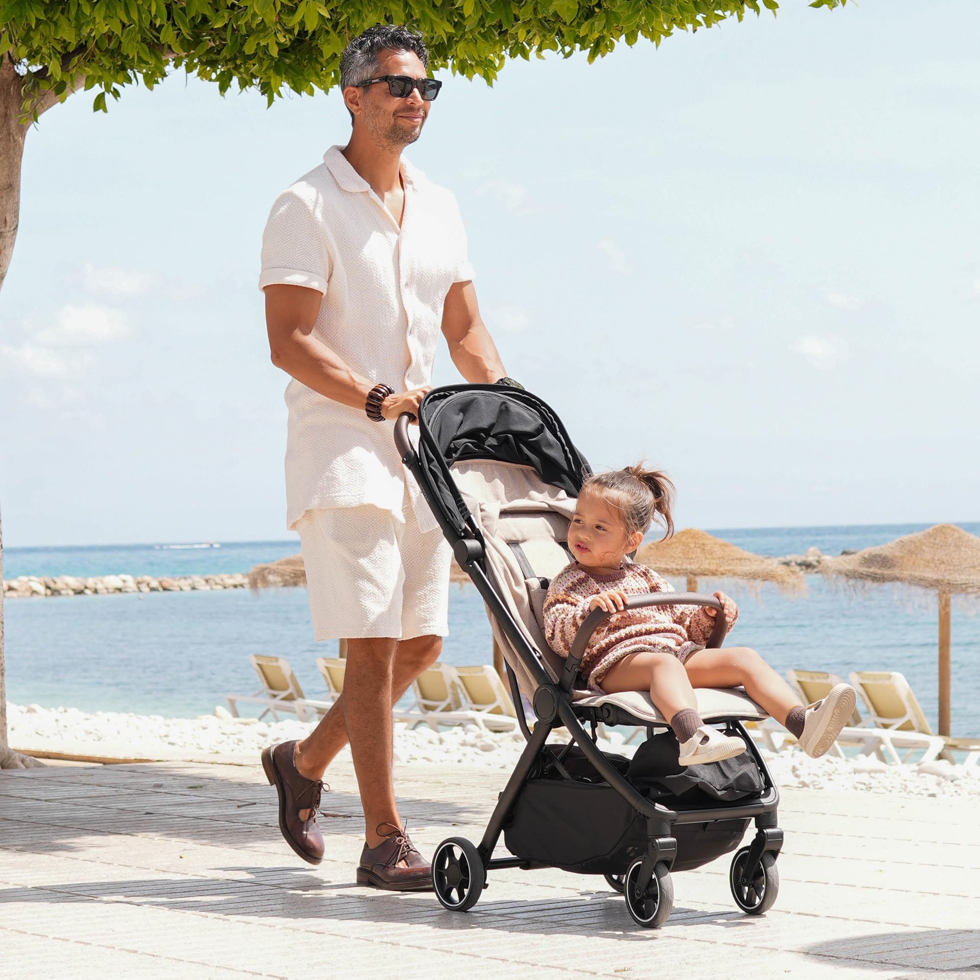 Deryan Air Reisebuggy Kinderwagen fürs Flugzeug-Handgepäck - Ultraleichter kompakter Buggy bis 22 kg (0-4 Jahre), faltbarer Kinderbuggy mit Transporttasche, UPF 50+ Sonnendach, Liegefunktion, Nougat