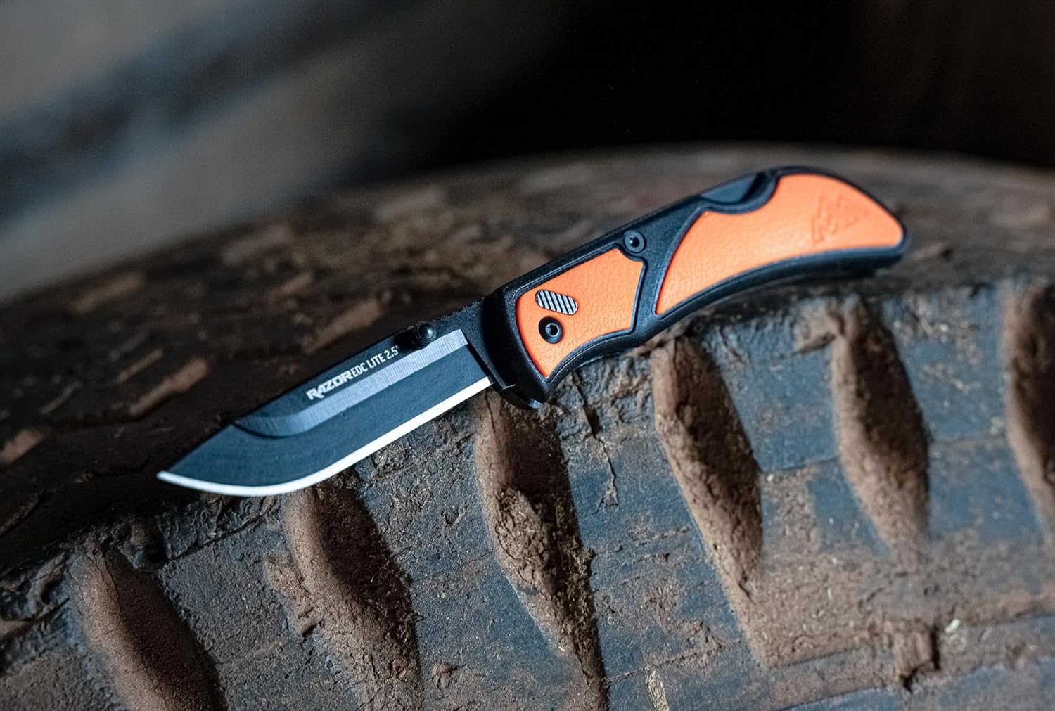 OUTDOOR EDGE Razor EDC Lite Folding Pocket Knife with Clip | Compact 2.5” Replaceable Blade Knife with RazorSafe Blades | Perfect Small Blade for Men, Women, Work & Camping (Orange, 2 Black Blades)