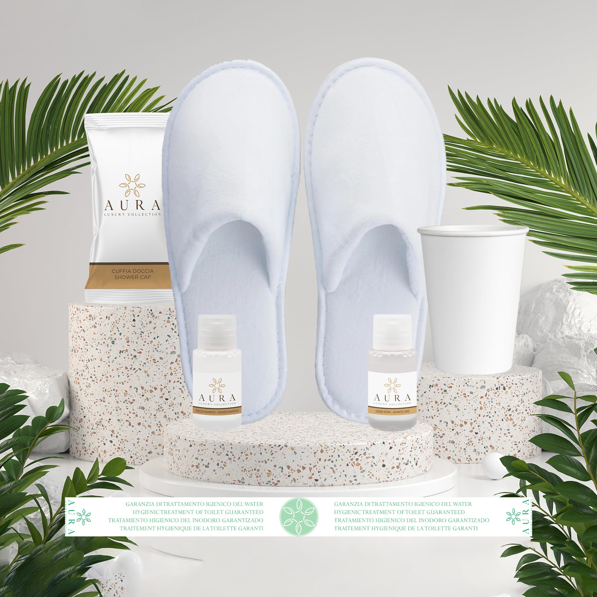 Aura Luxury Collection Kit Cortesia 250 pezzi: 70 flaconi doccia shampoo, 70 flaconi igiene intima, 40 cuffie, 50 bicchieri cartoncino imbustati, 20 paia di pantofole + OMAGGIO 500 fasce garanzia WC