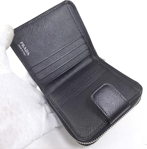 PRADA プラダ サフィアーノトライアングルコンパクトウォレット 1ML522