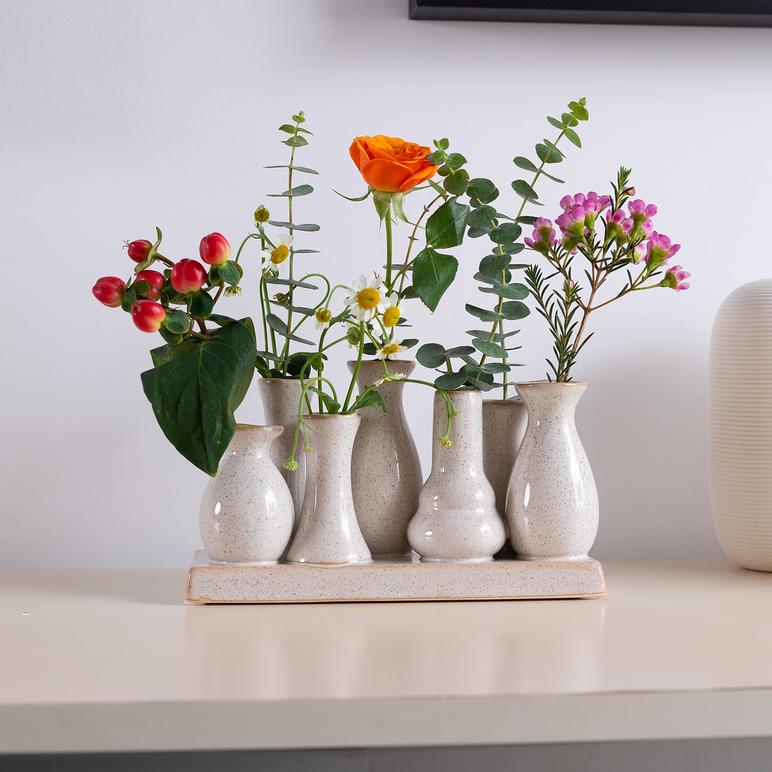 4er Pack Keramikvasen – je 7 Mini Vasen auf Sockel – Antik-Weiß – Boho Tischdeko & Nordic Design – Handgefertigte Geschenkidee