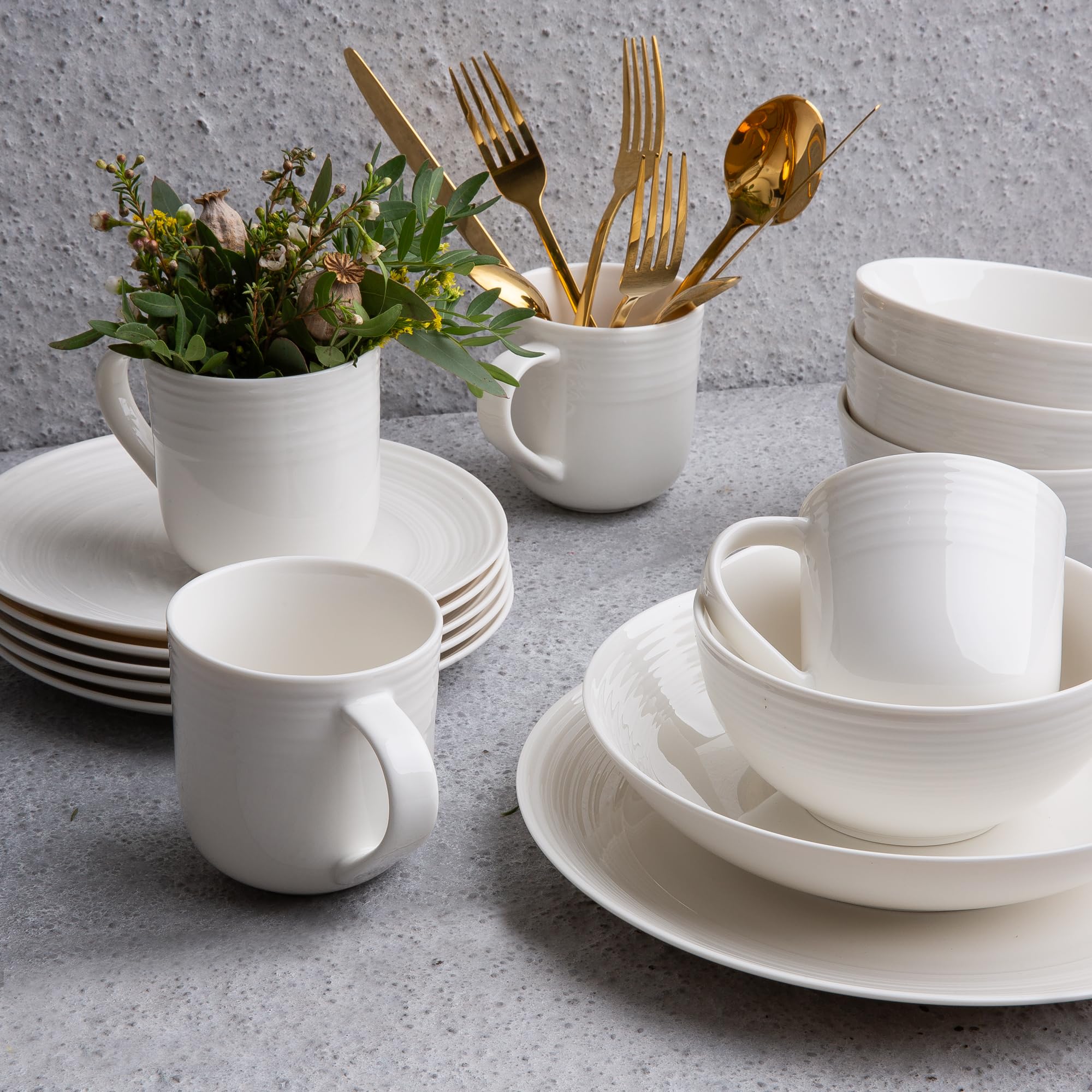 AMBITION Tafel und Kaffeeservice 12 personen Linea 60-teilig Porzellan Teller Tassen Schalen dezente Linien Spülmaschine & Mikrowelle weiß