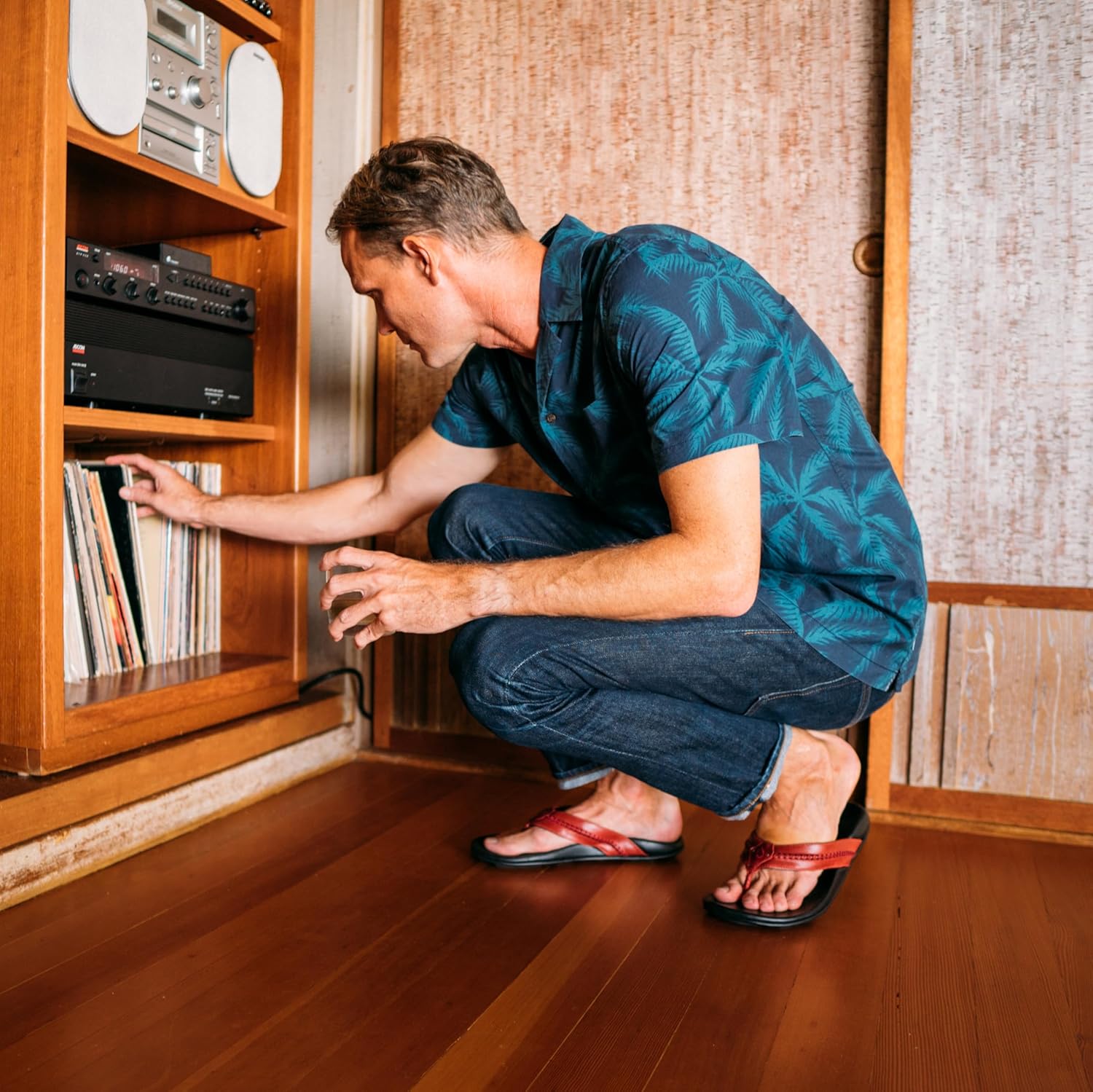 OLUKAI Men's Mea Ola Leather Beach Sandals - Image 2