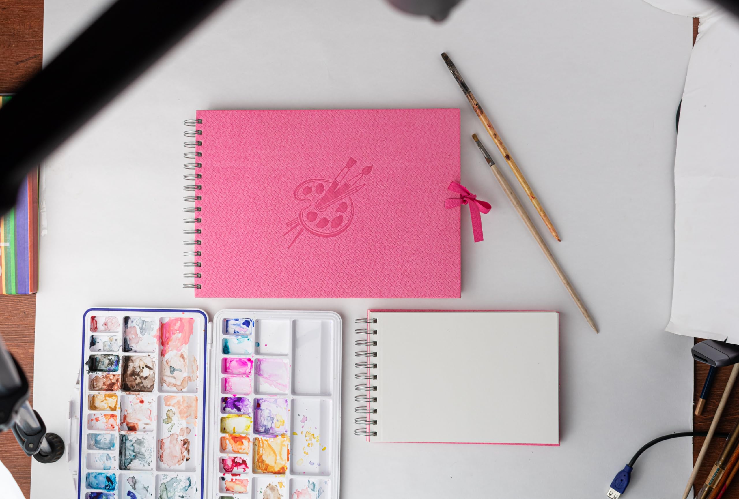 Comma Abaca - Carnet de croquis à spirale avec fermeture ruban - Format A3 (grand) - 50 feuilles - 160 g/m² - Anti-âge - Sans acide - Papier d'archivage à grain fin - Micro-perforations pour un