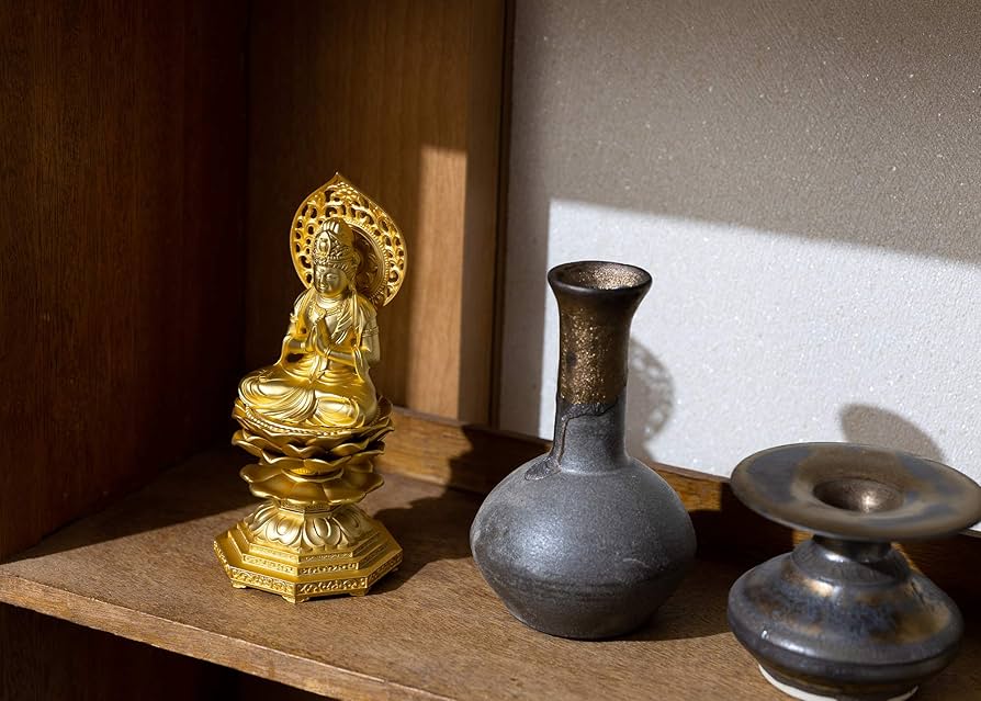 勢至菩薩 座像 秀雲の銘 金属製。 Amazon｜仏像 勢至菩薩 15cm（金メッキ/24金） 仏師：牧田秀雲