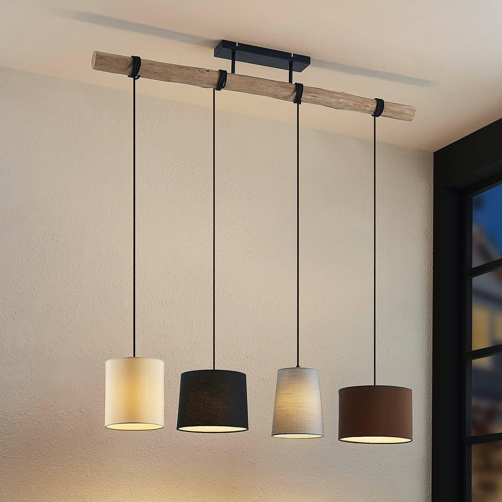 Lindby Esstisch Pendelleuchte Holz, Textil Balkenpendelleuchte Holzast und Stoff Lampenschirm Hängelampe Lampe Wohnzimmer 4x E27 ohne Leuchtmittel