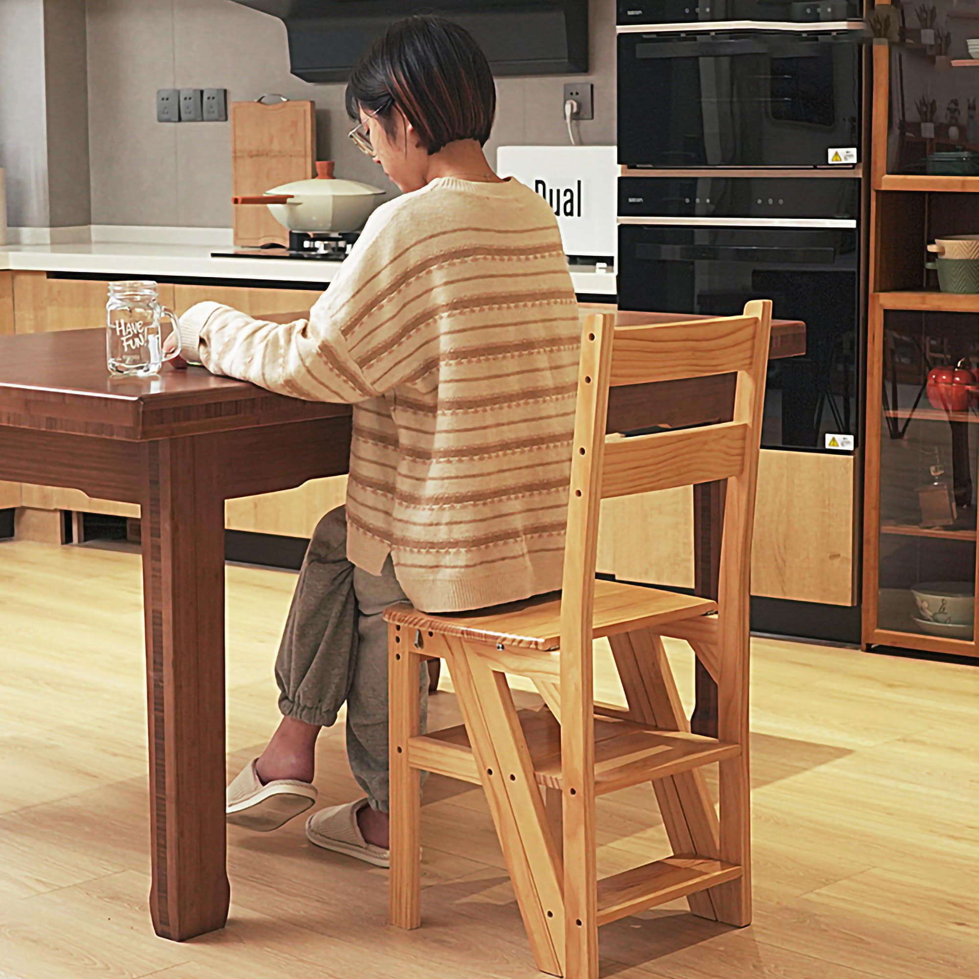 Escalera plegable de 4 peldaños, 2 en 1, escalera y silla plegable de madera, capacidad hasta 180 kg, adecuada para cocina, hogar, bibliotecas (color madera)