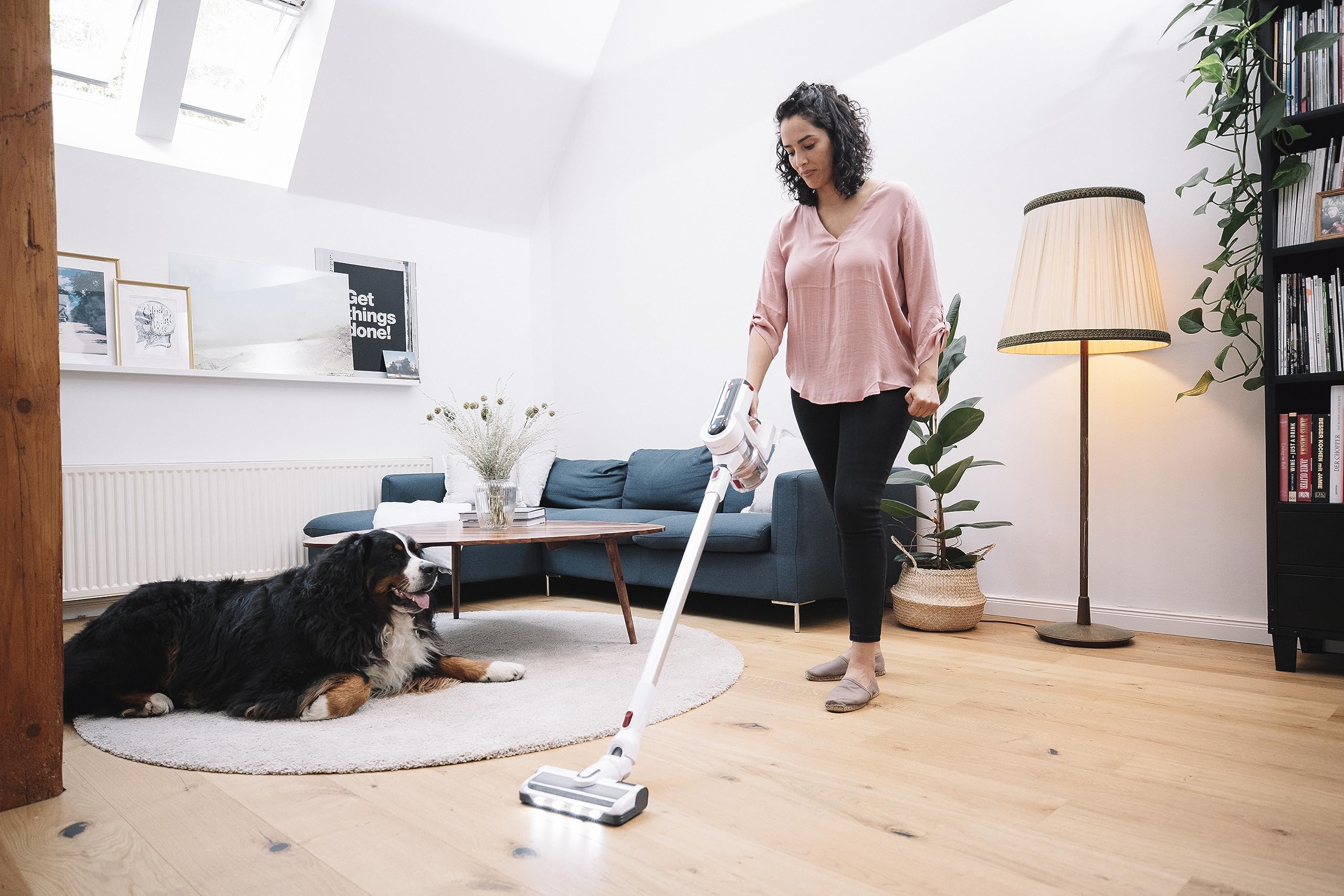 SEVERIN Scopa Elettrica Senza Fili, Autonomia 60 Minuti, Aspirapolvere 2in1 per Peli di Animali, Leggero e Senza Sacco per Tappeti e Auto, Accessori Inclusi, 400 W, Bianco - HV 7166