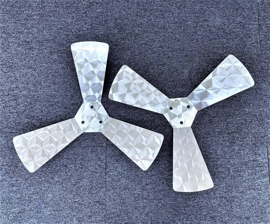 デコトラ 16インチ用 スピンナー３枚羽 ウロコ柄 デコトラ 16インチ用 スピンナー3枚羽 ウロコ柄 （4枚羽