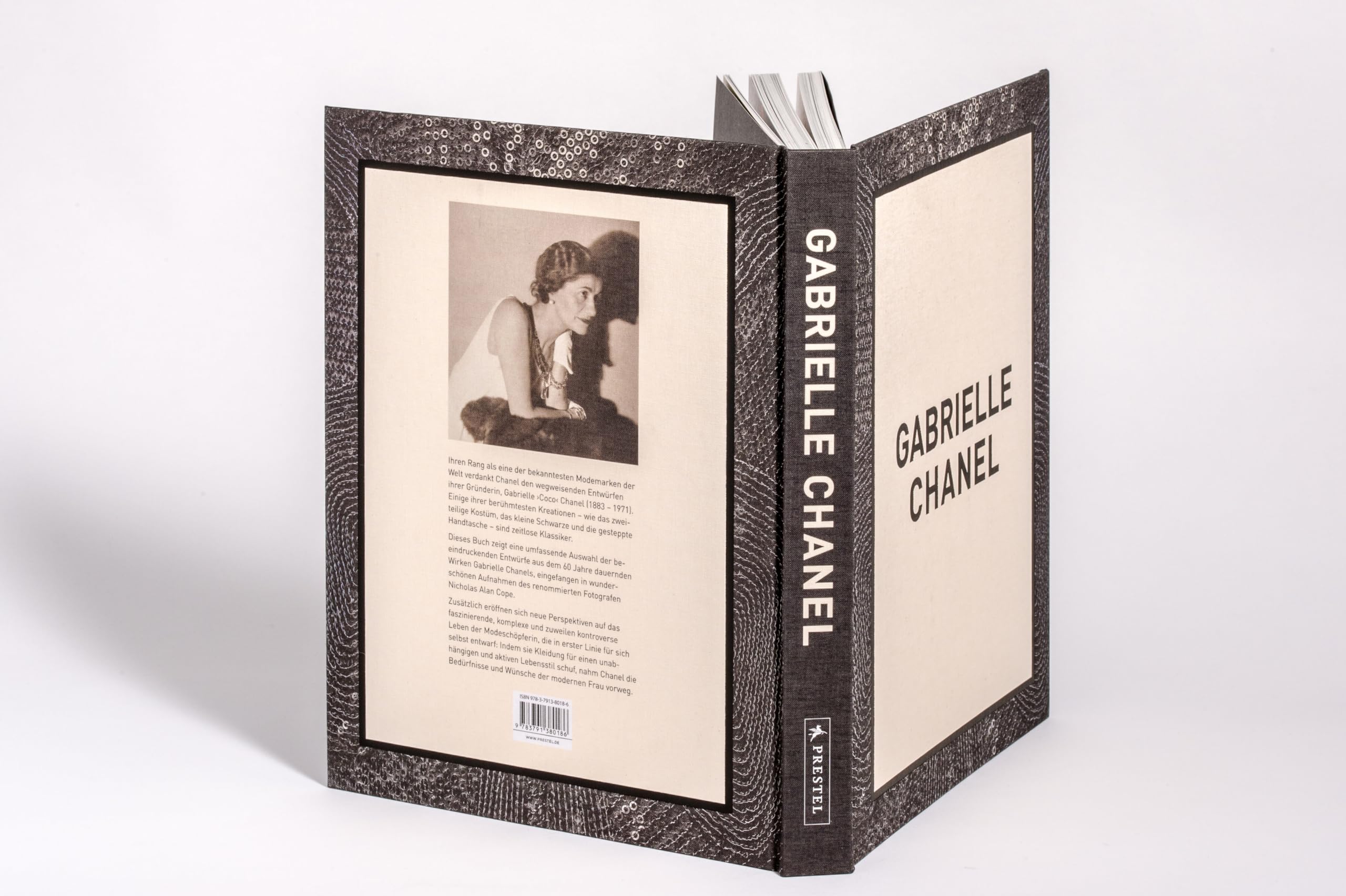 Gabrielle Chanel: deutsche Ausgabe - Gabrielle 'Coco' Chanel und ihre wegweisenden Entwürfe - mehr als 180 Looks, dazu Schmuck, Accessoires, Kosmetika und Parfums
