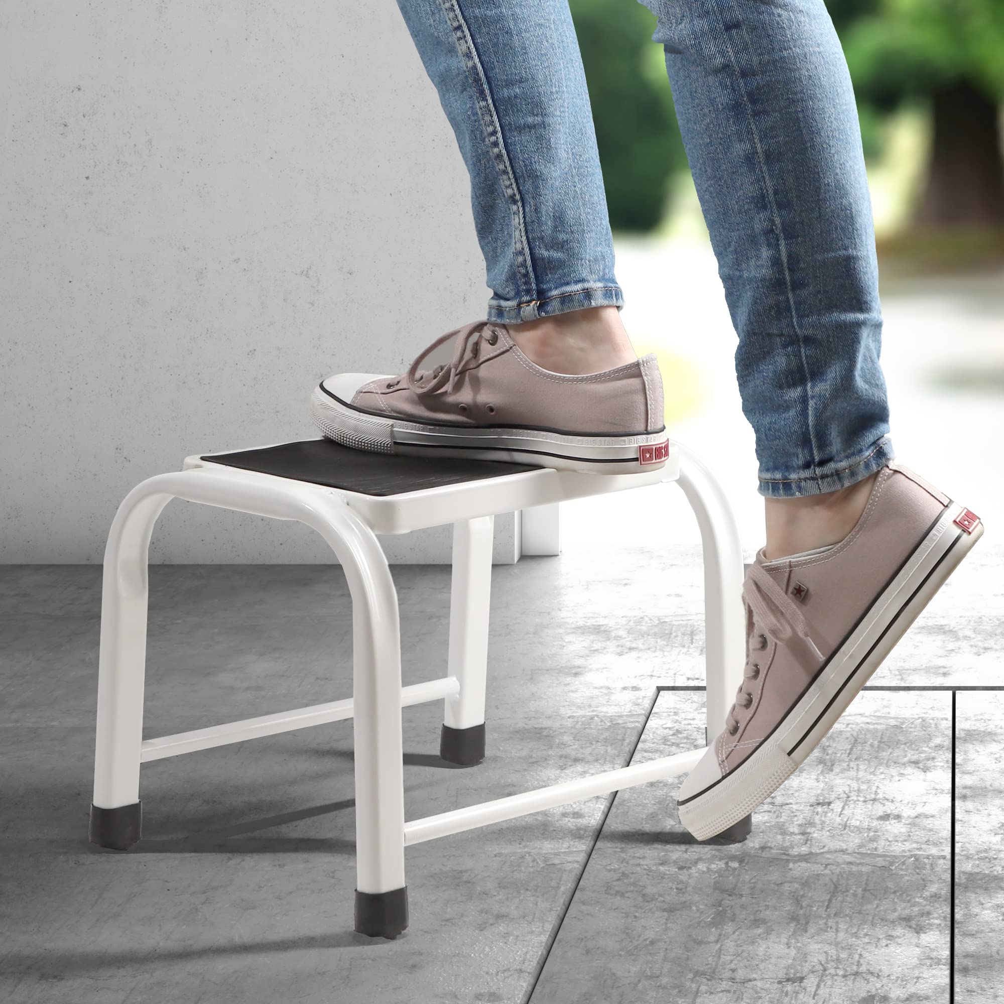 KADAX Taburete de acero, escalera doméstica de hasta 150 kg, taburete de transporte con patas antideslizantes, escalera doméstica, taburete de aluminio (1 nivel)