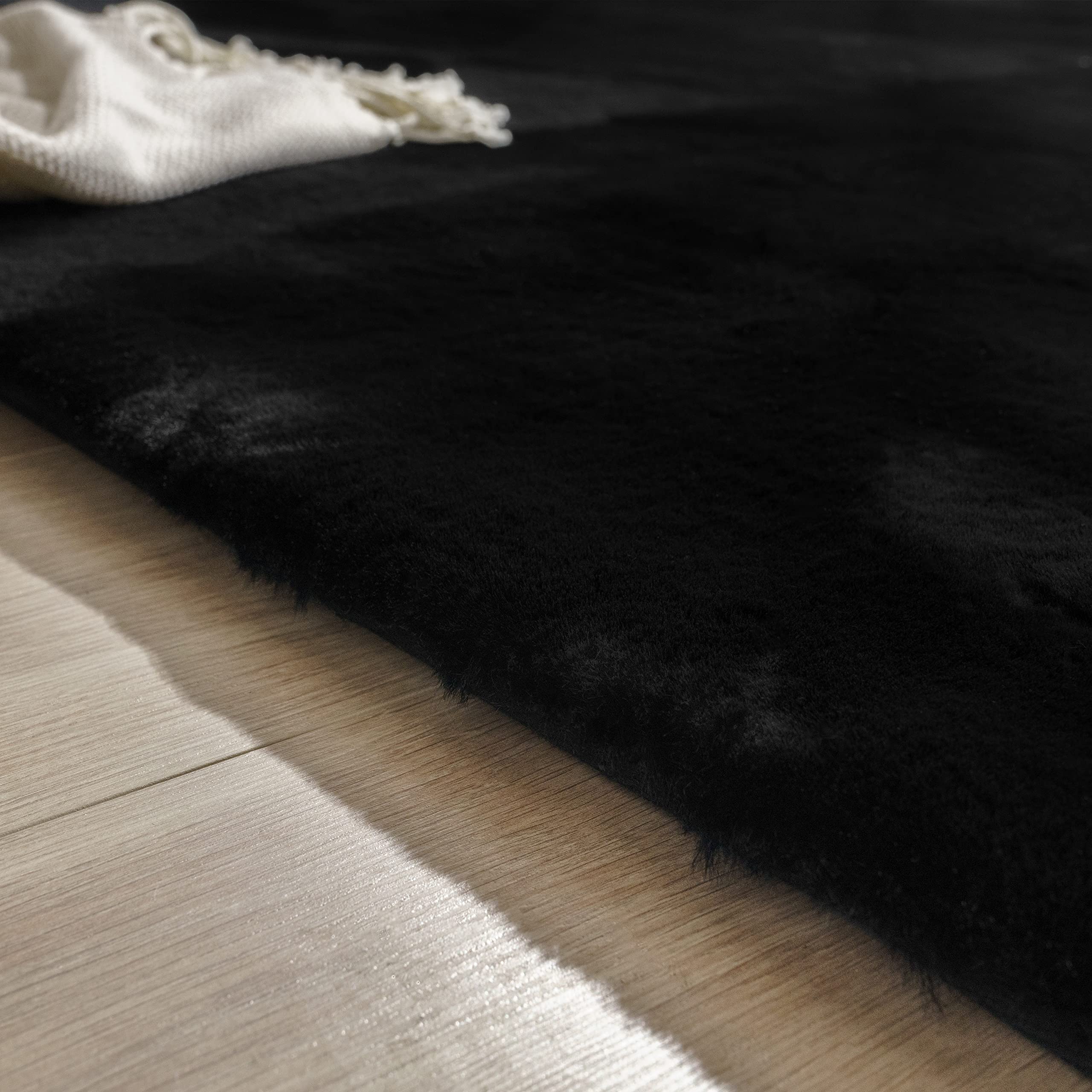 Paco Home Hochflor Teppich Wohnzimmer Schlafzimmer Modern Flauschiger Fellteppich Fell Imitat Kunstfell Langflor, Grösse:80x150 cm, Farbe:Schwarz