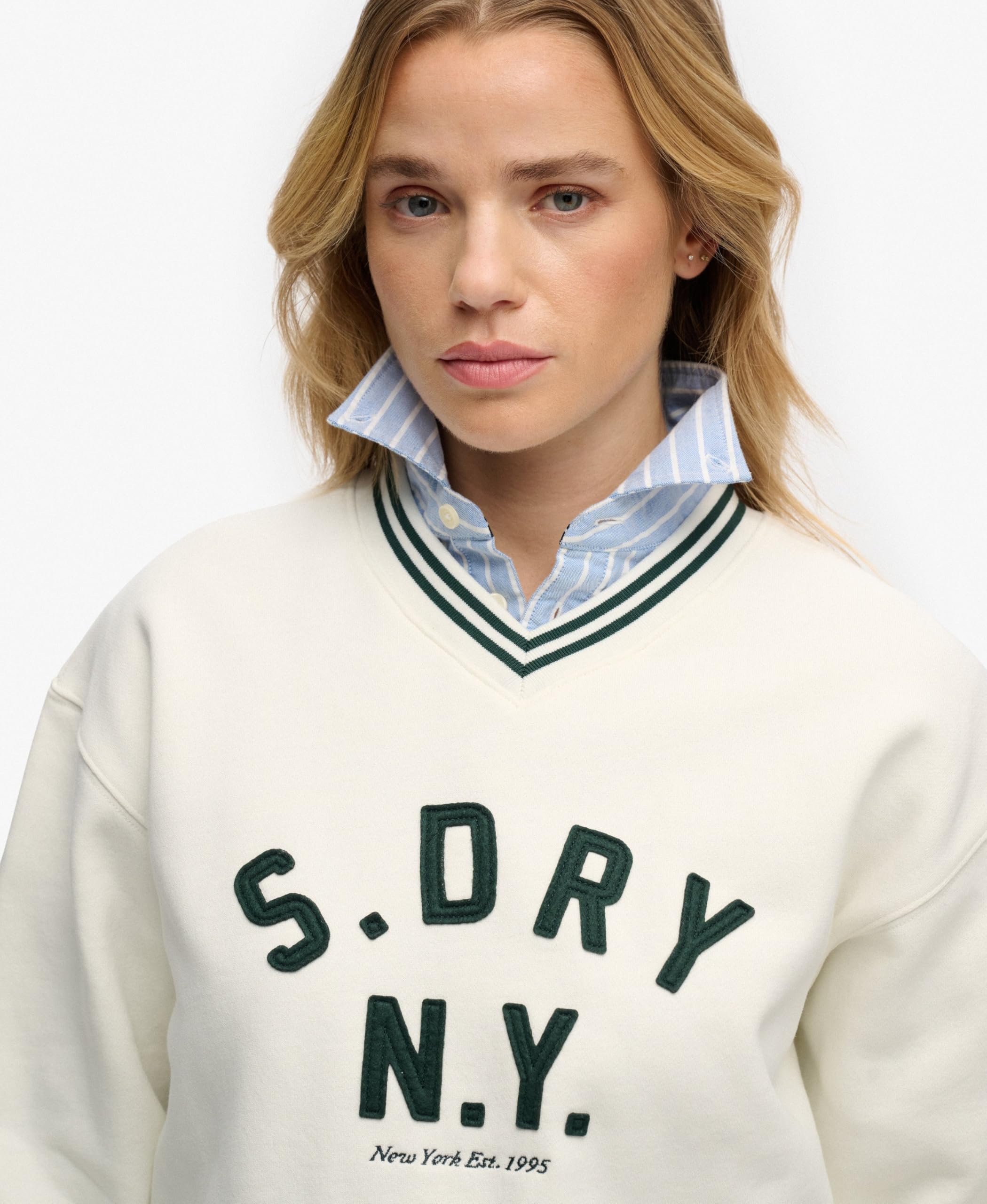 Superdry Country Club Sweat-shirt à col en V pour femme avec application Crème 38