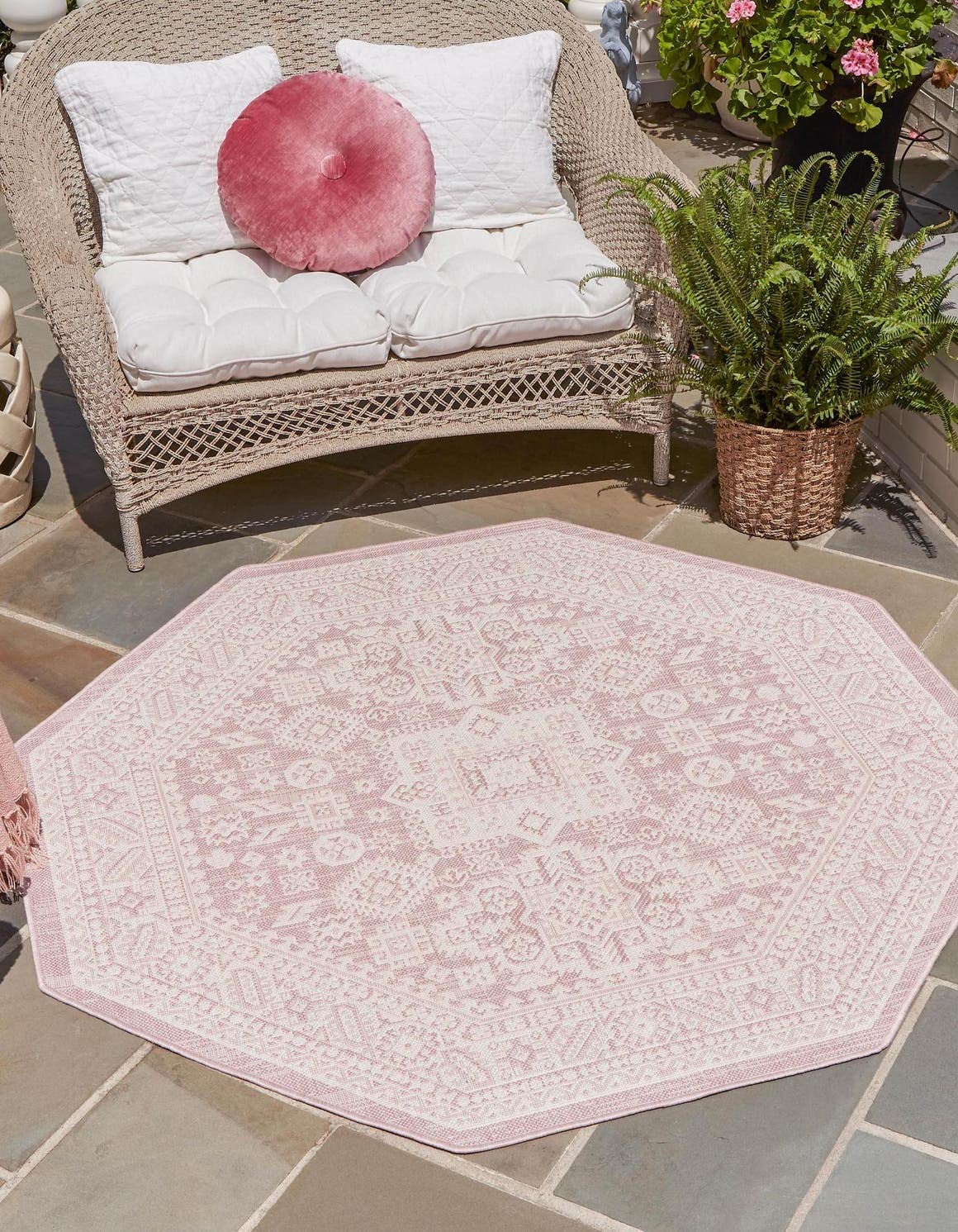 Unique Loom Outdoor Aztec Collection Area Rug - Chalca (7' 10" Octagon, Pink/ Ivory)