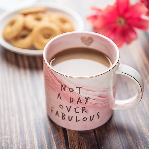 Miniatura 7 de Taza de café de cerámica con texto en inglés "Not a Day Over Fabulous"