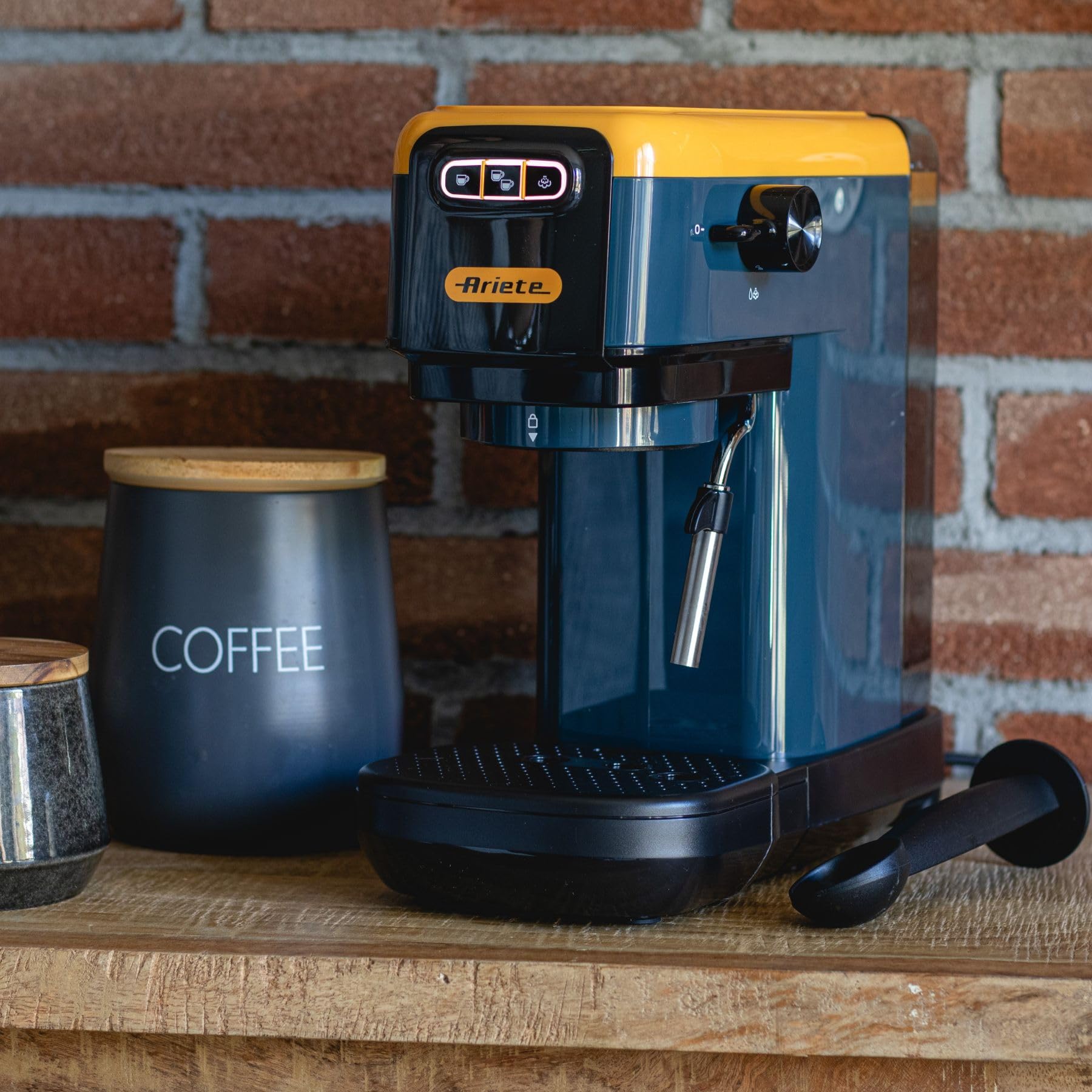 Ariete 1399 Macchina da caffè espresso Mango Yellow, Per polvere e cialde ESE, 1300 W, Capacità 1,1L, 15 bar di pressione, Filtro 1, 2 tazze e cialda ESE, Cappuccino, Giallo