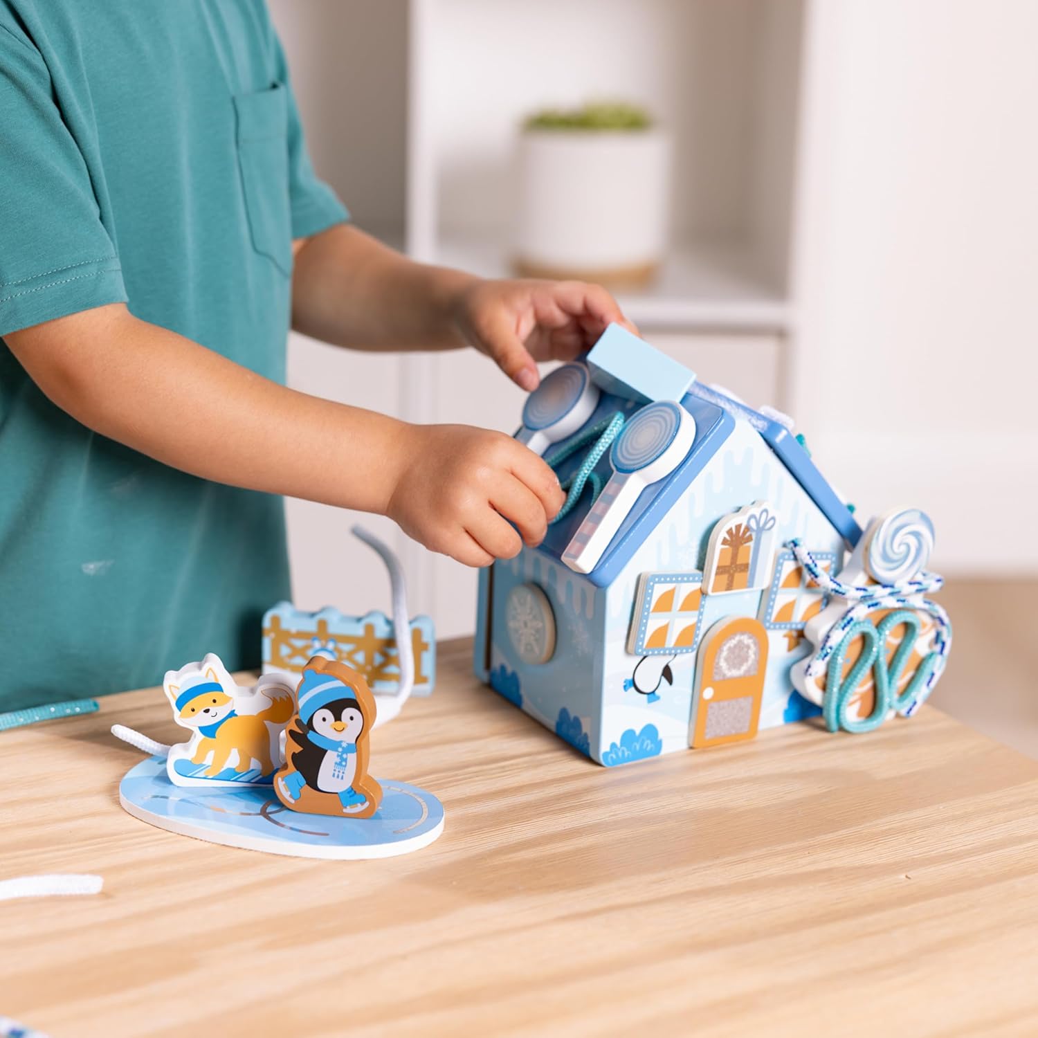 Melissa & Doug Winter Frost Wooden Gingerbread House Play Set for Boys and Girls 3+