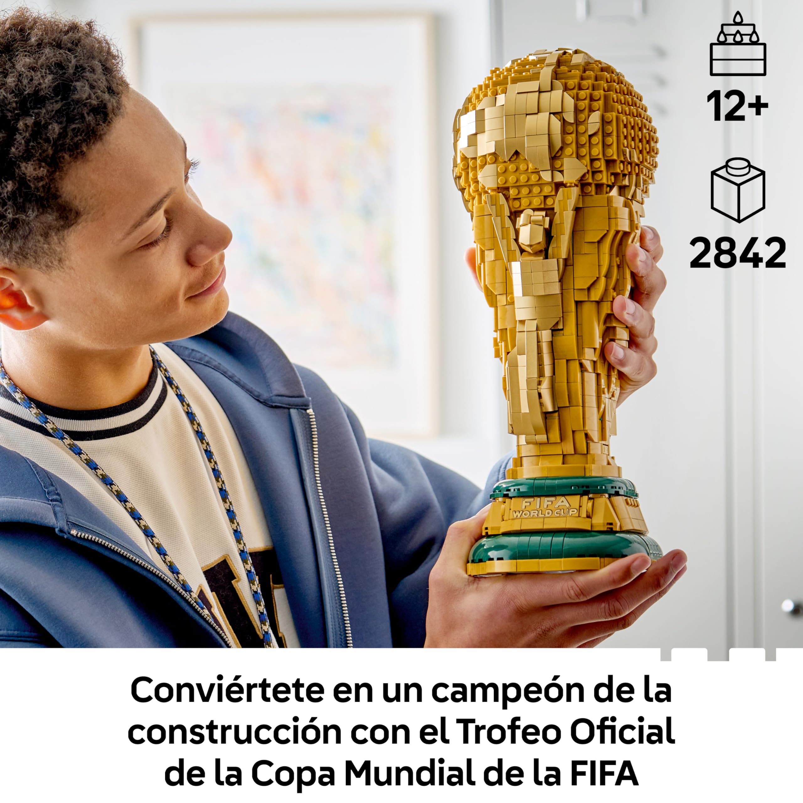 LEGO Editions Trofeo Oficial de la Copa Mundial de la FIFA - Trofeo de Juguete - Maqueta 3D con Minifigura Coleccionable - Regalo de Fútbol para Niños y Niñas de 12+ Años y Fans Adultos - 43020