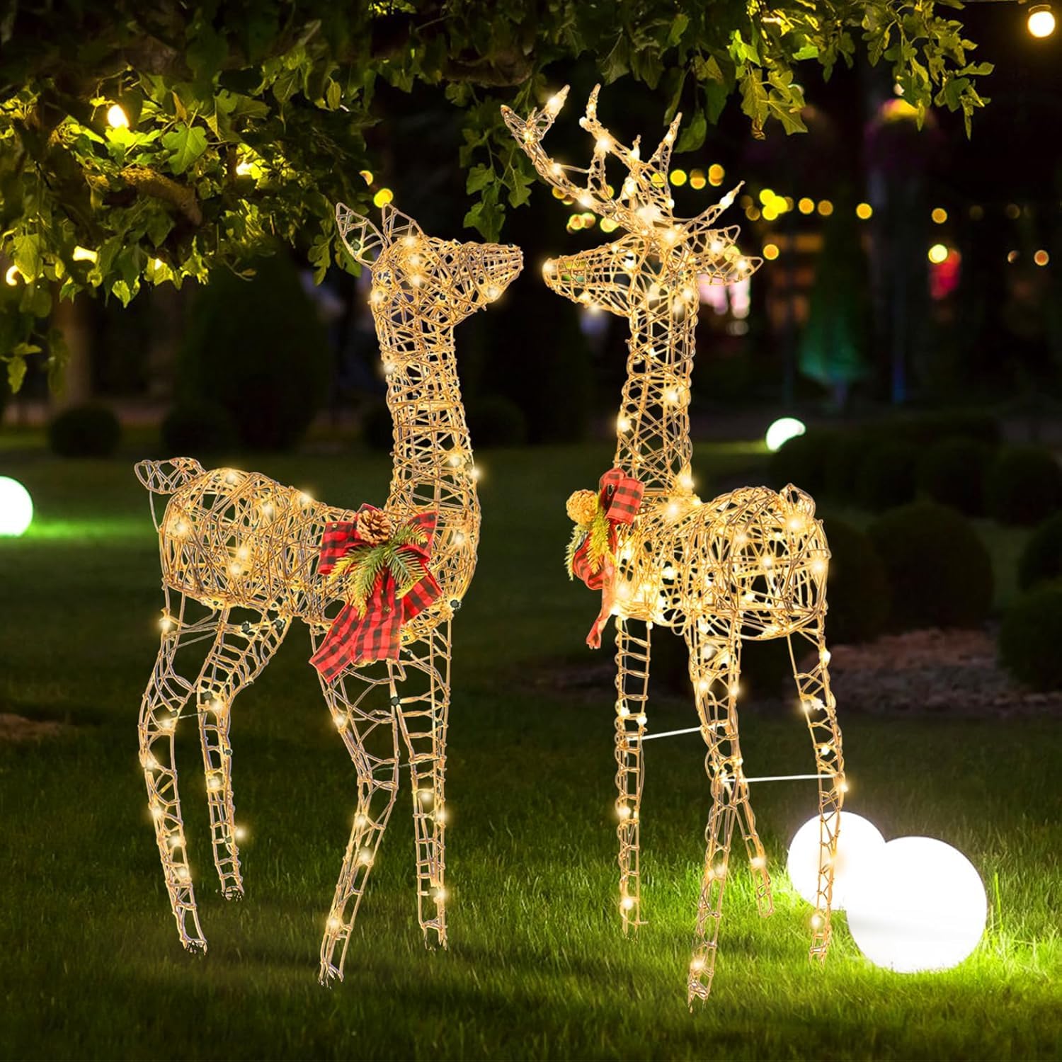 GOPLUS 2 Renos de Navidad Exterior, Juego de 2 Ciervos Iluminados, Decoración Navidad Blanco Cálido con 200 Luces LED,Función de Temporizador, Luz Intermitente, Reno Grande de 110 cm para Jardín Patio