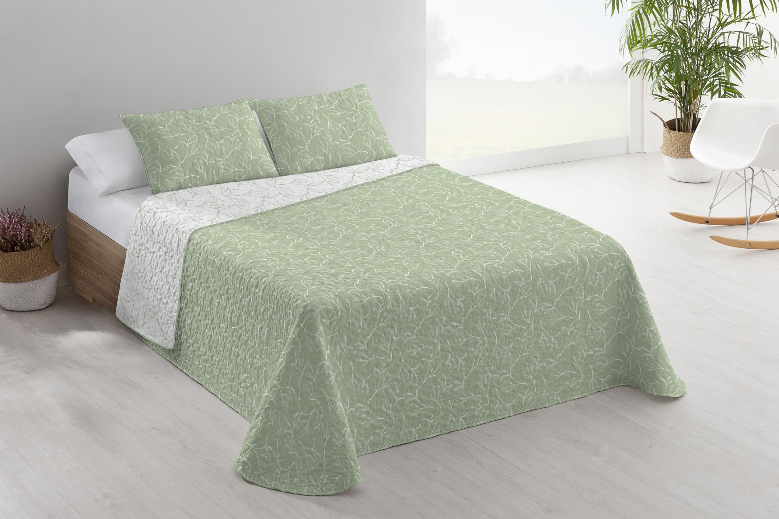 Donegal Collections - Colcha Cama 150 - Colcha Bouti Cama 150/160 Estampada Reversible + 2 Cojines Alte Verde - Primavera, Verano - Acolchado Fino - Microfibra Extrasuave - Cubre Cama Multiusos