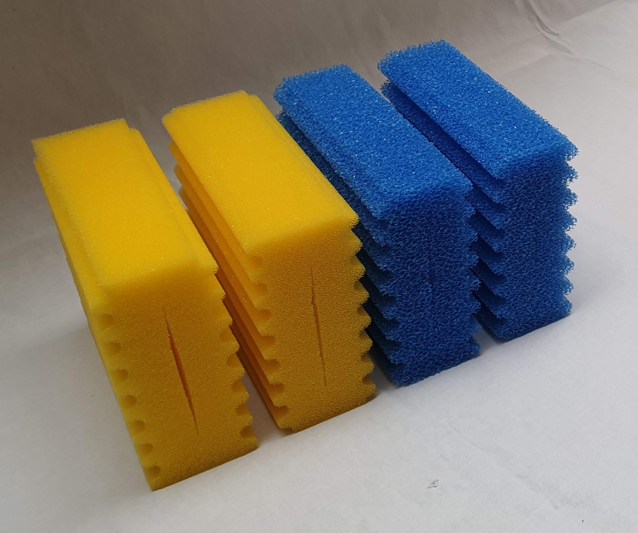 4 Filterschwämme 2 x Filterschwamm blau (grob) 2 x Filterschwamm gelb (fein) geschlitzt passend für SunSun CBF 250. Auch passend für Osaga, Pondlife, Atlantis und OTF 8000.