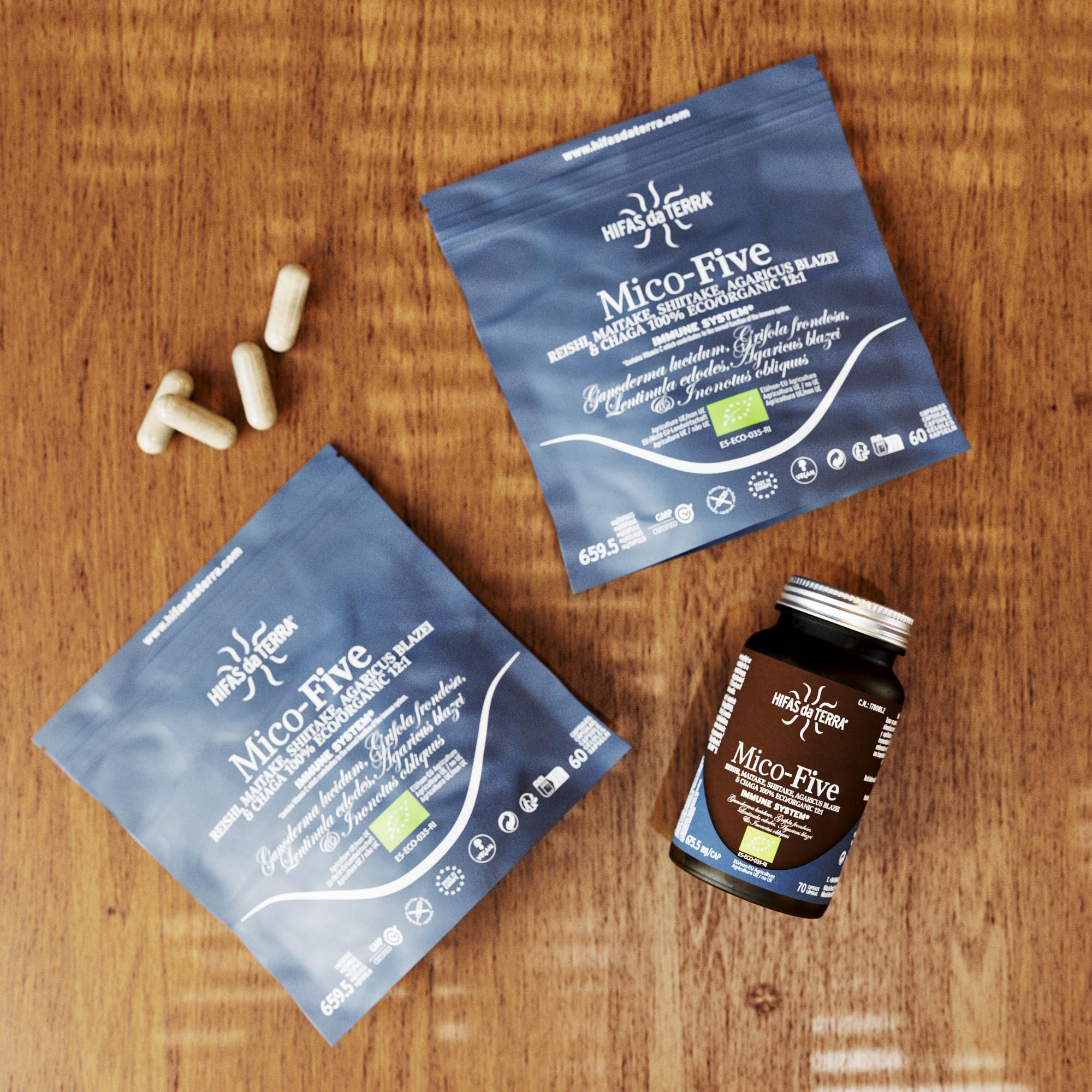 HIFAS DA TERRA - Mico-Five - Extracto Puro de Reishi, Maitake, Shiitake, Champiñón del sol y Chaga con Vitamina C - Refuerzo inmunitario natural - Extracto de Hongos - Refill 60 Cápsulas