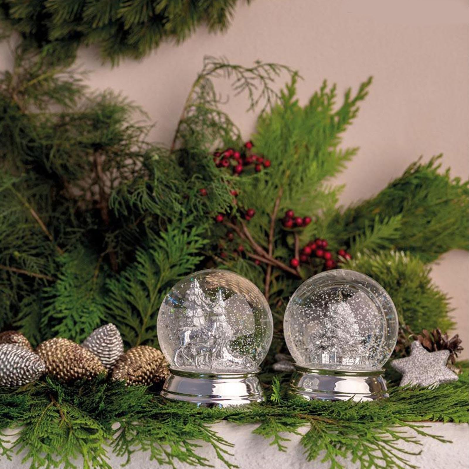 Große versilberte Glas Schnee-Kugel mit Rentier & Tannenbäume Ø 10 cm - Chrismas Deko Schüttelkugel - Traumkugel für Winter & Weihnachten