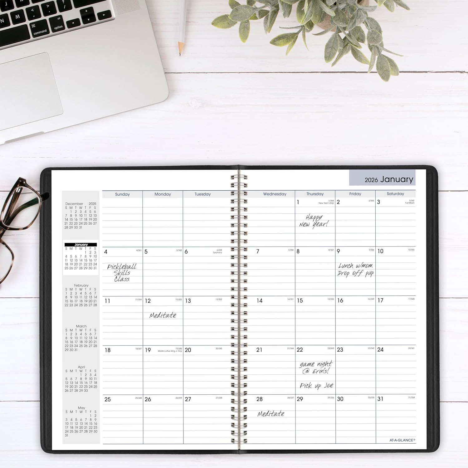 AT-A-GLANCE 2026 Planner, Monthly, 8" x 12", Large, DayMinder, Black (G4700026)