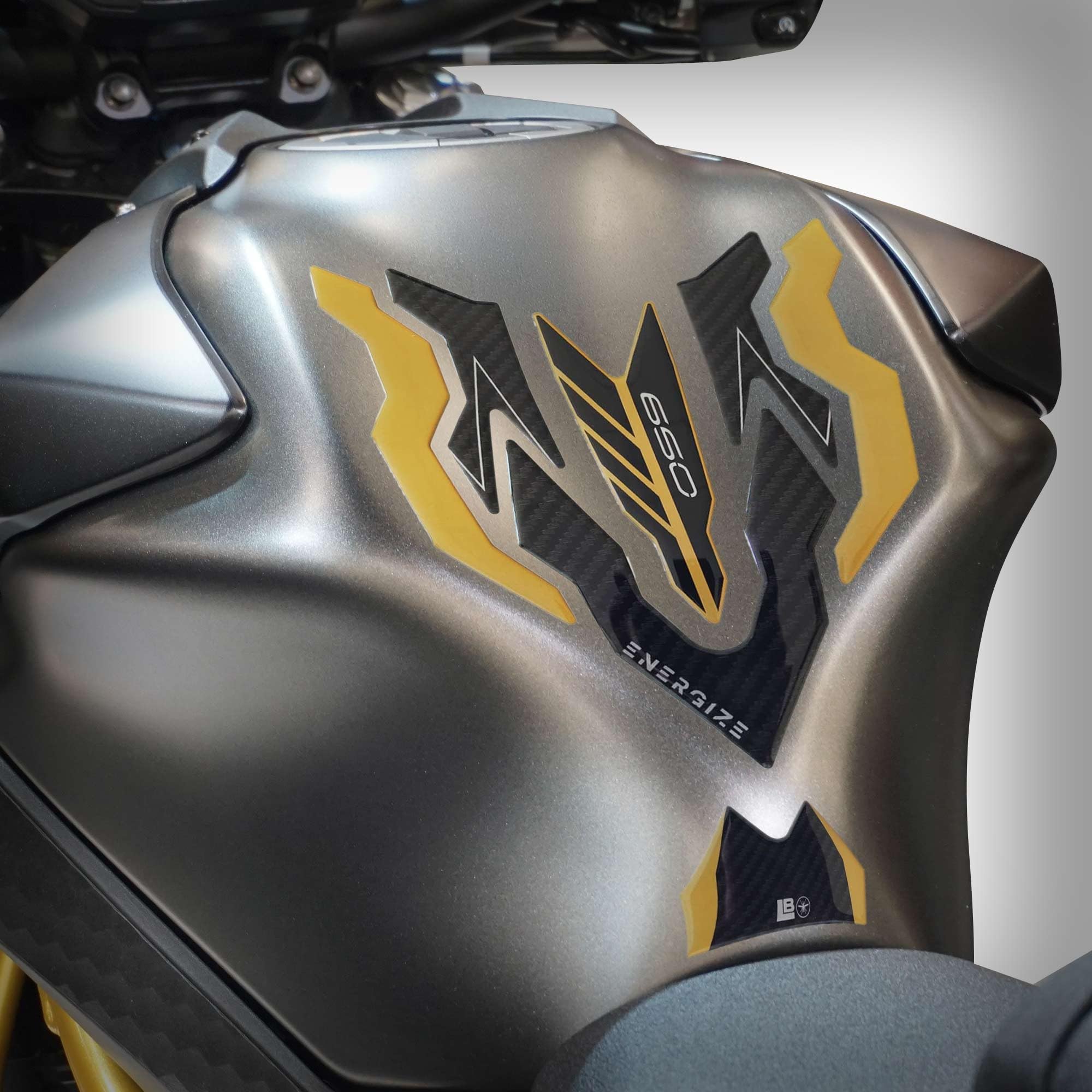 labelbike - Adesivo 3D Paraserbatoio Moto Protezione e Decorazione in Resina Compatibile con Kawasaki Z650 2024-2026 Colore Oro