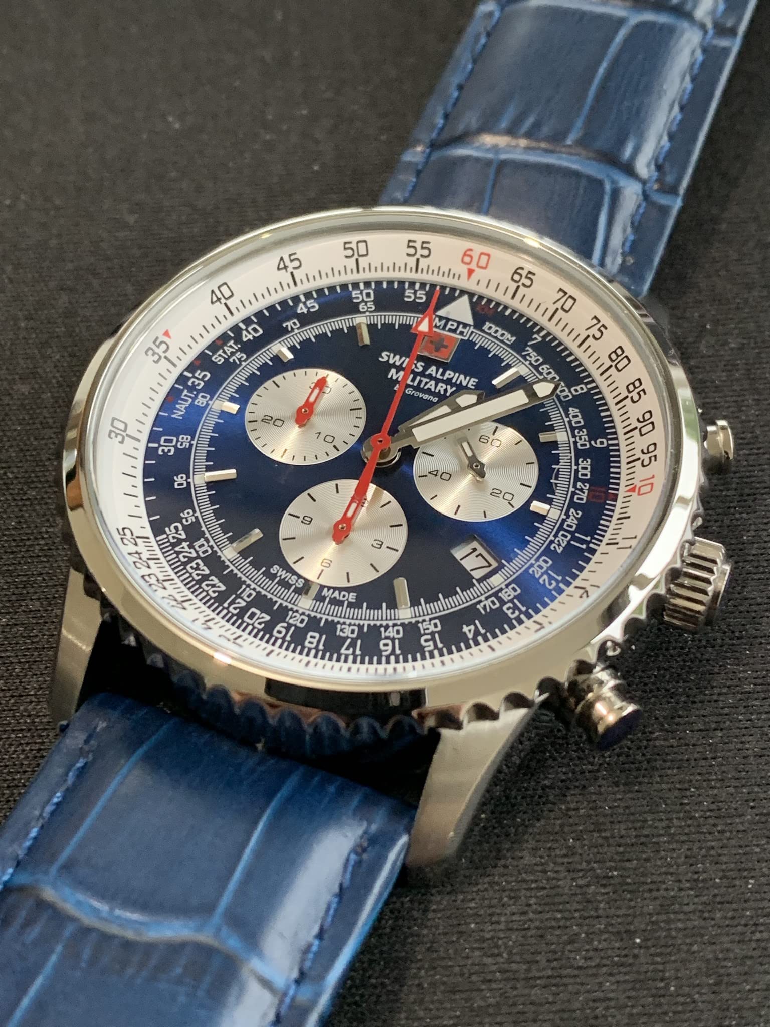 Swiss Alpine Military 7078.9 Montre analogique à quartz pour homme en cuir