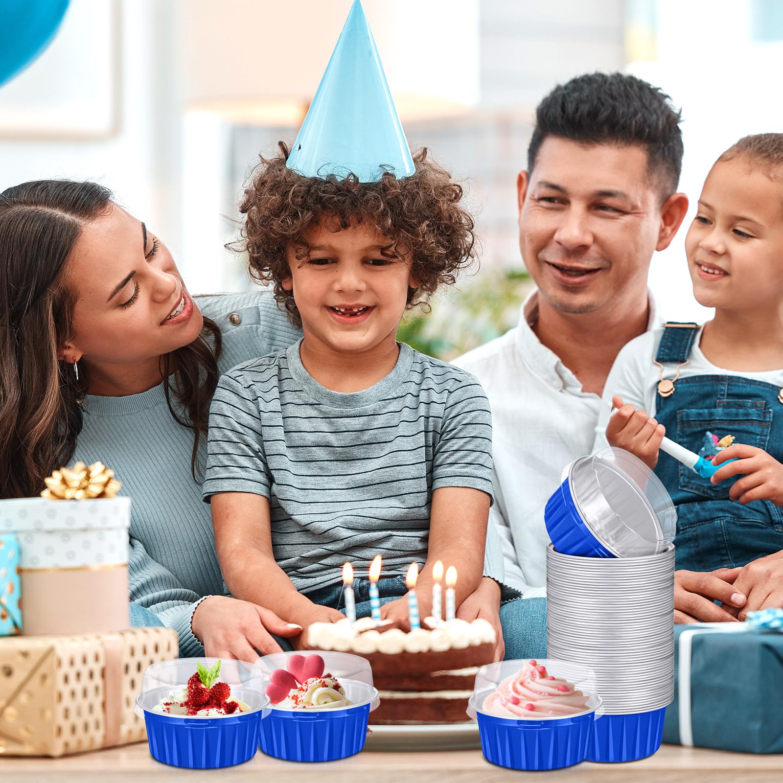 Gejoy 400 moldes desechables con tapas, moldes de papel de aluminio para hornear, 5 onzas, mini forros para cupcakes, moldes para magdalenas, molde para magdalenas, postre para Navidad, boda, fiesta