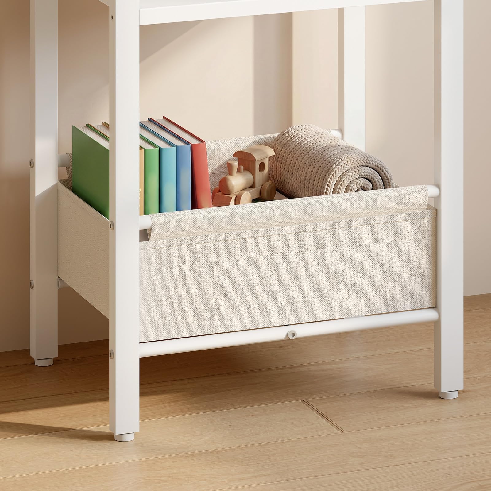 HOOBRO Portant à Vêtements sur Pied, 40 x 30 x 180,5 cm, avec 2 Étagères de Rangement, 1 Panier en Tissu, 3 Crochets Mobiles et 2 Barres à Vêtements, pour Vestibule, Salon, Couloir, Blanc EWW03YM01