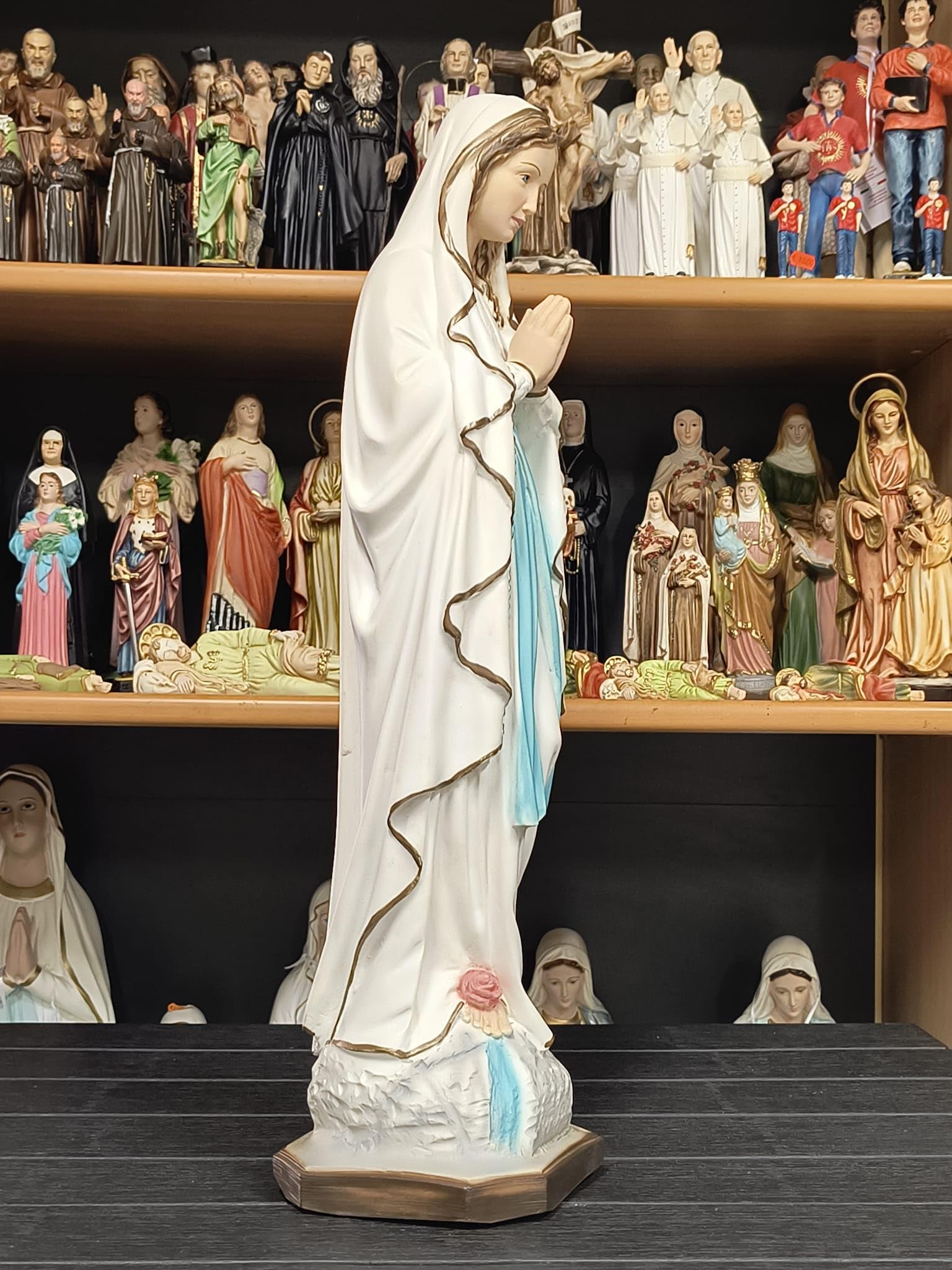 Generico Arte Sacra Caravaggio Statua della Madonna di Lourdes cm 60 (23,62 inches) in marmo resina decorata a mano di produzione artigianale italiana