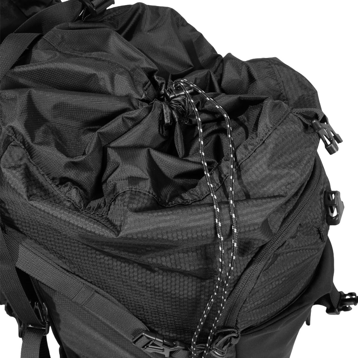 GymBeam Mochila de Trekking 40 l: Mochila compacta para Senderismo con Sistema de ventilación, 9 Bolsillos, Funda Impermeable integrada y Elementos Reflectantes., Schwarz