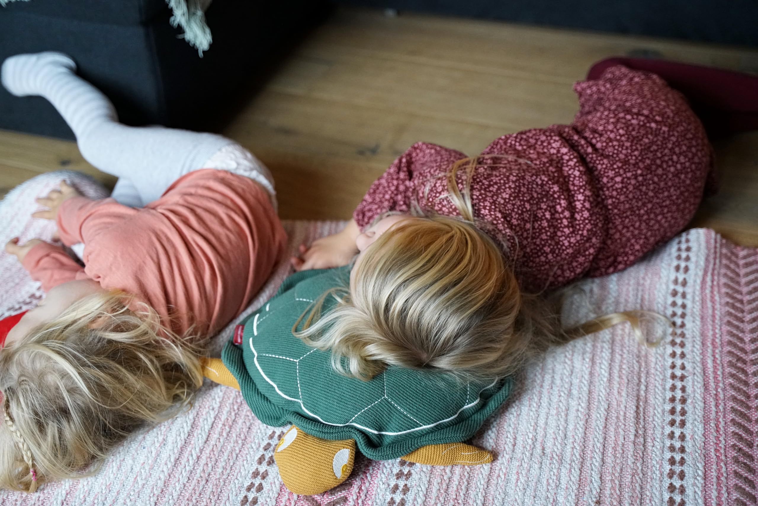 Hugo Frosch Öko-Wärmflasche Kinder 0,8l – Made in Germany – mit weichem Kuschelkissen in Schildkrötenform aus kbA-Baumwolle – formstabile & geruchsneutrale Bettflasche