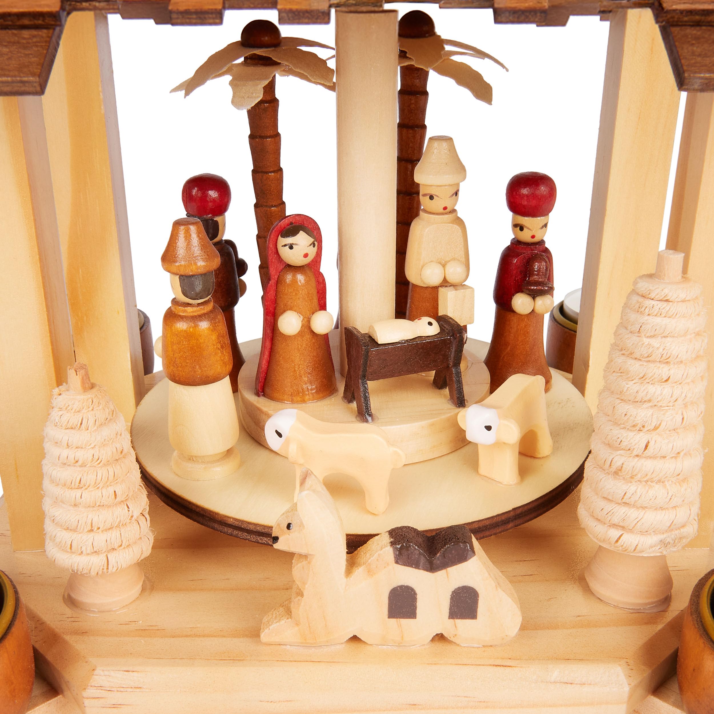 BRUBAKER Pirámide Navideña de Madera - 28 cm Estructura Artesanal con Jesús, María, José y la Estrella de Belén - Belén con 4 Luces para Las Fiestas - Pintado a Mano