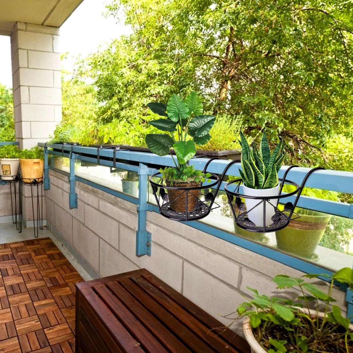 Soporte de Hierro para Macetas Colgantes en Balcón y Patio, Diseño Elegante y Práctico, Fácil Instalación y Ahorro de Espacio para Decoración de Jardín Exterior