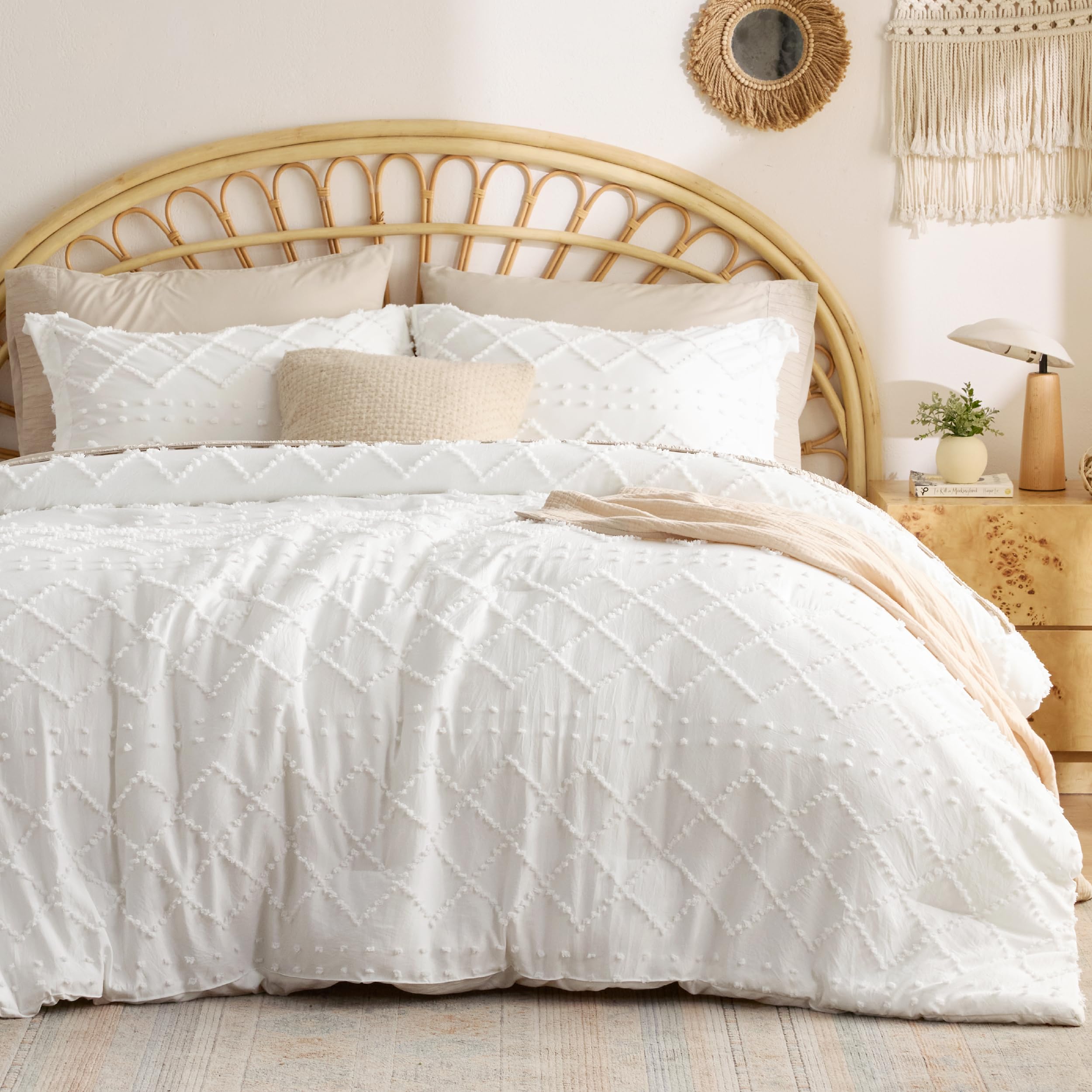 Bedsure Queen Comforter Set - White Comforter, Boho Tufted Bedding Comforter Set for Kids, 3 Pieces Farmhouse-Style Bed Set for All Seasons, Fluffy Soft Bedding Set with 2 Pillow Shams Queen 01 - Natural White