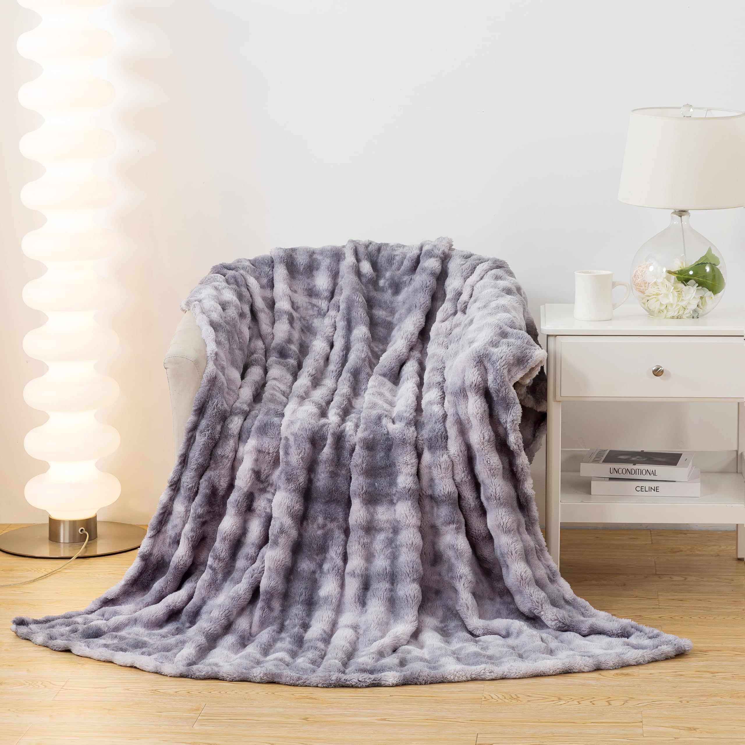 ROZTYLJ Fleece Throw Blanket for Bed, Grey Cozy Warm Fluffy Bubble Blanket, 127x178CM Large Faux Fur Throws for Sofa, Bedroom, Living Room