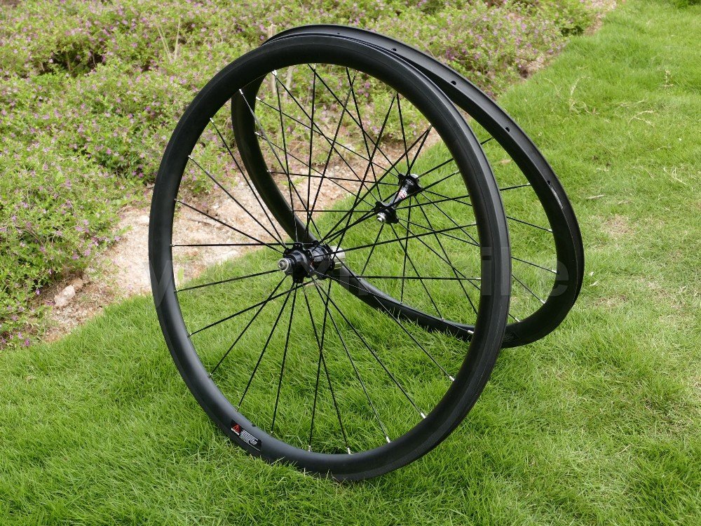 Amazon | フルカーボン3 K光沢ロードバイククリンチャーホイール