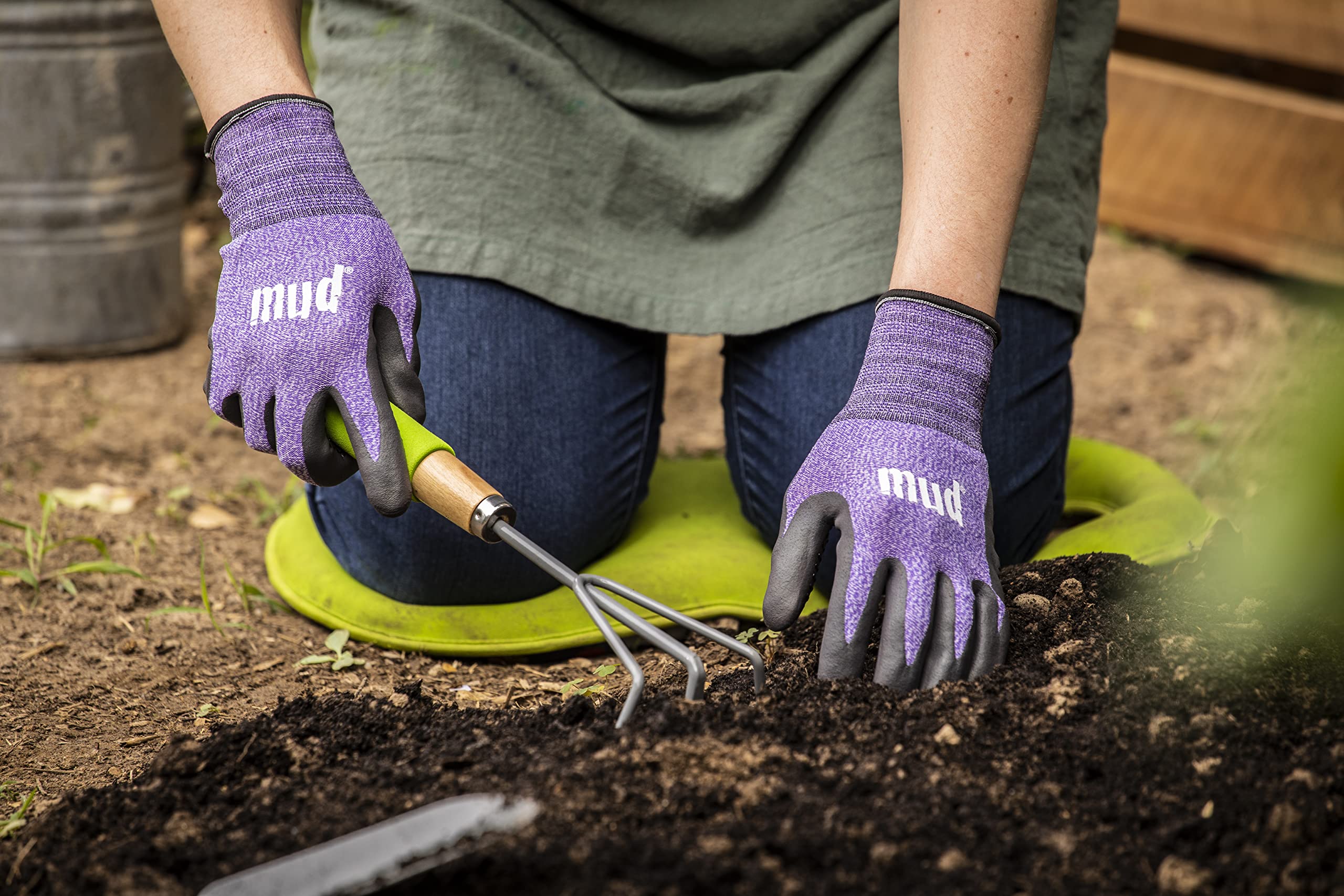 MUD Grip - Guantes de jardinería de palma de nitrilo sin costuras para mujer, resistentes al agua, excelente agarre, alta destreza, resistentes a la abrasión, mediano/grande, violeta (MD31011V-WML)