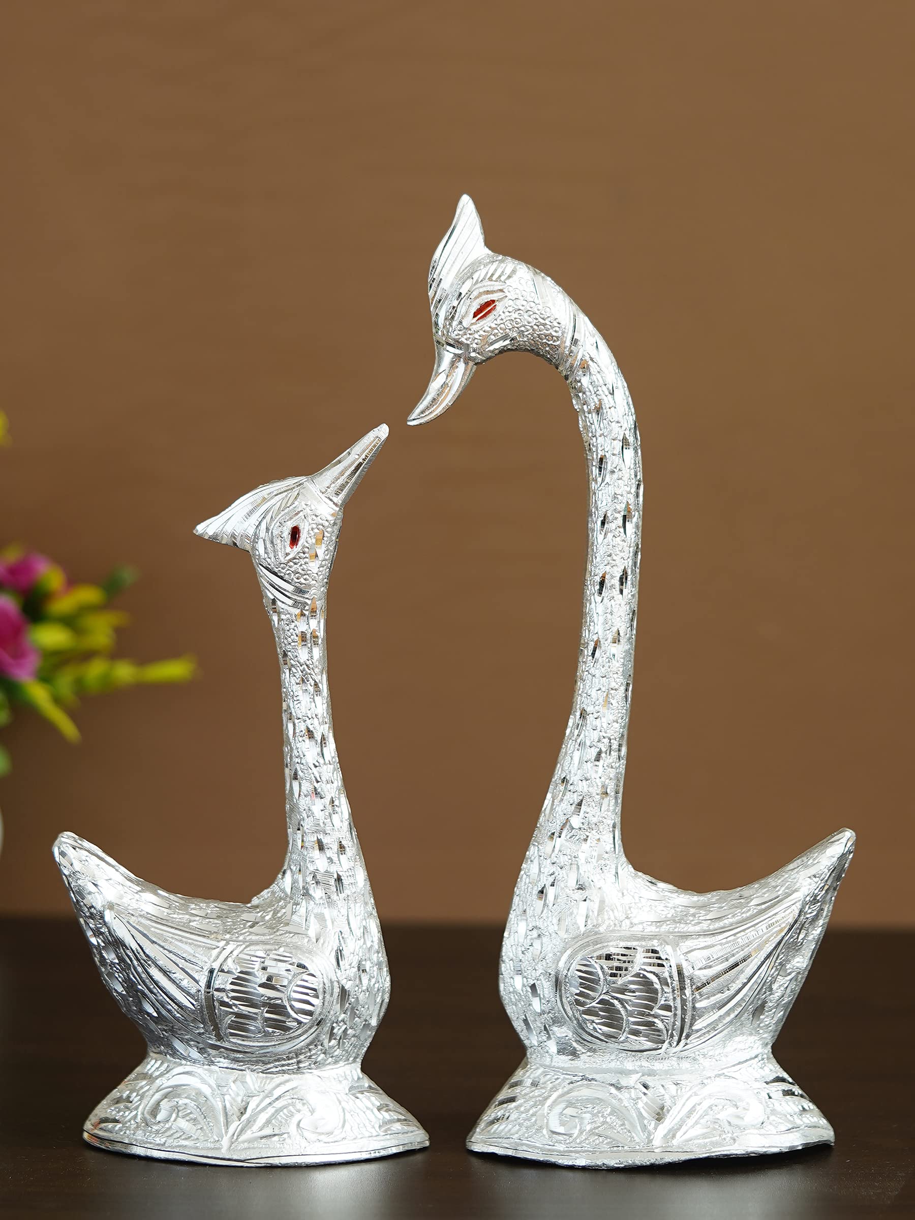 eCraftIndia Silver Metal Handcrafted Kissing Swan Couple Statue Bird Figurines | Swan Showpiece for Home Decor Living Room Bedroom | Showpiece Gift for Birthday Valentine's Day Anniversary
