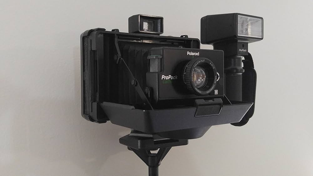 Amazon | Polaroid ProPackカメラ（ストロボ付き） | ポラロイド