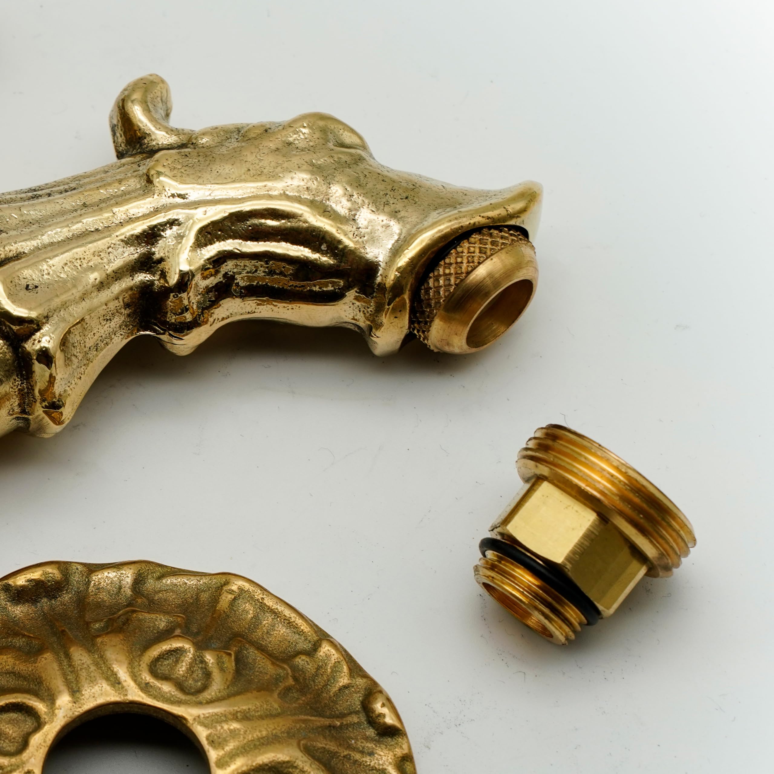 L'Artistica F.LLI PERINCIOLI | Grifo artístico de paso rápido con rosetón grande y soporte de manguera de conexión 1/2" M, grifo de latón para fuentes de columna o pared, 103 x 150 mm