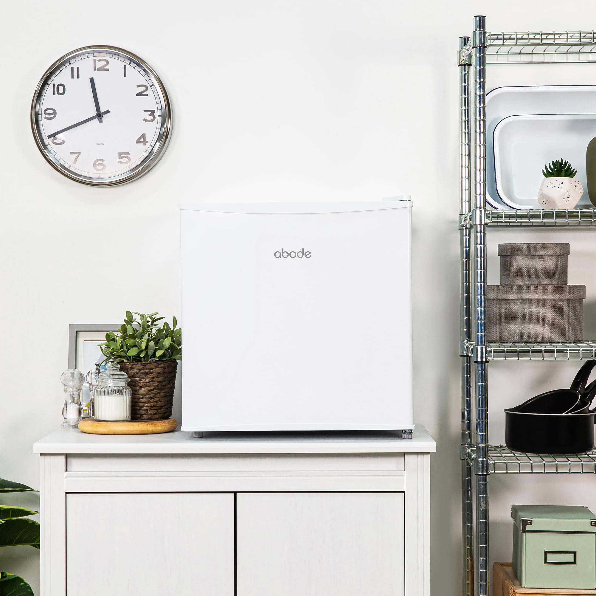Abode Table Top Mini Freezer White Freestanding 31 Litre Capacity with Reversible Door, 4 Star Freezer Rating, Adjustable Feet & 1 Wire Shelf ATTFZ0E1W (White) — view 3